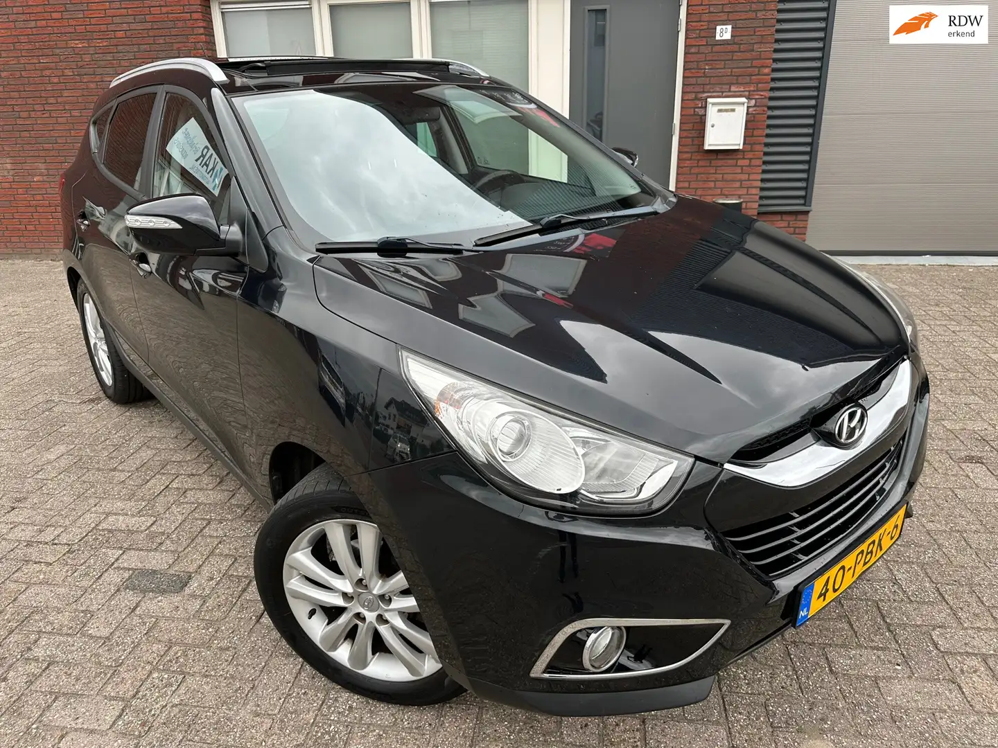 Hyundai iX35 2.0i i-Catcher / Schuifdak / Leder / Navi / Camera Zwart - 1