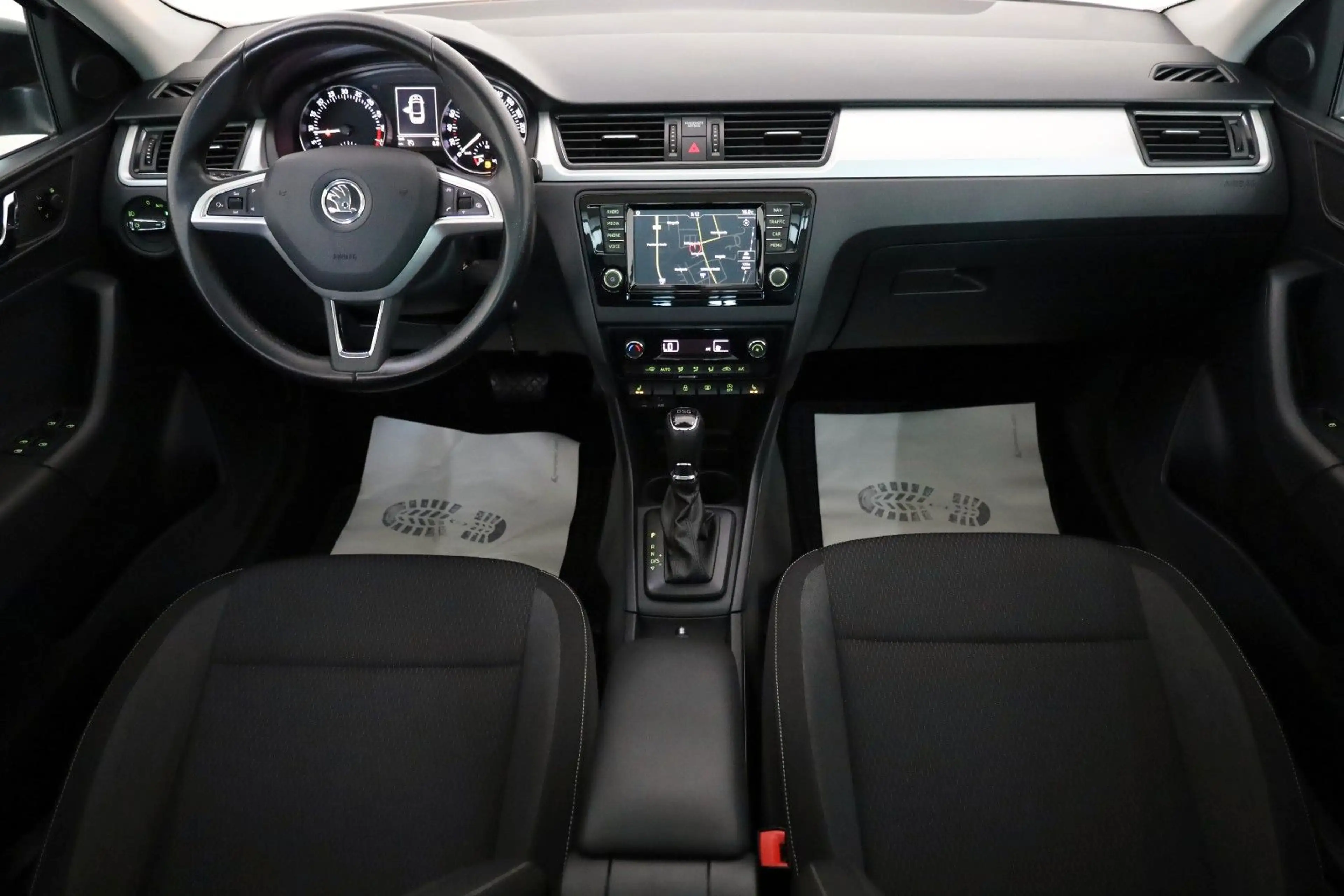 Skoda Rapid/Spaceback Spaceback Ambition Navi,Panorama,SH,PDC — photo 4