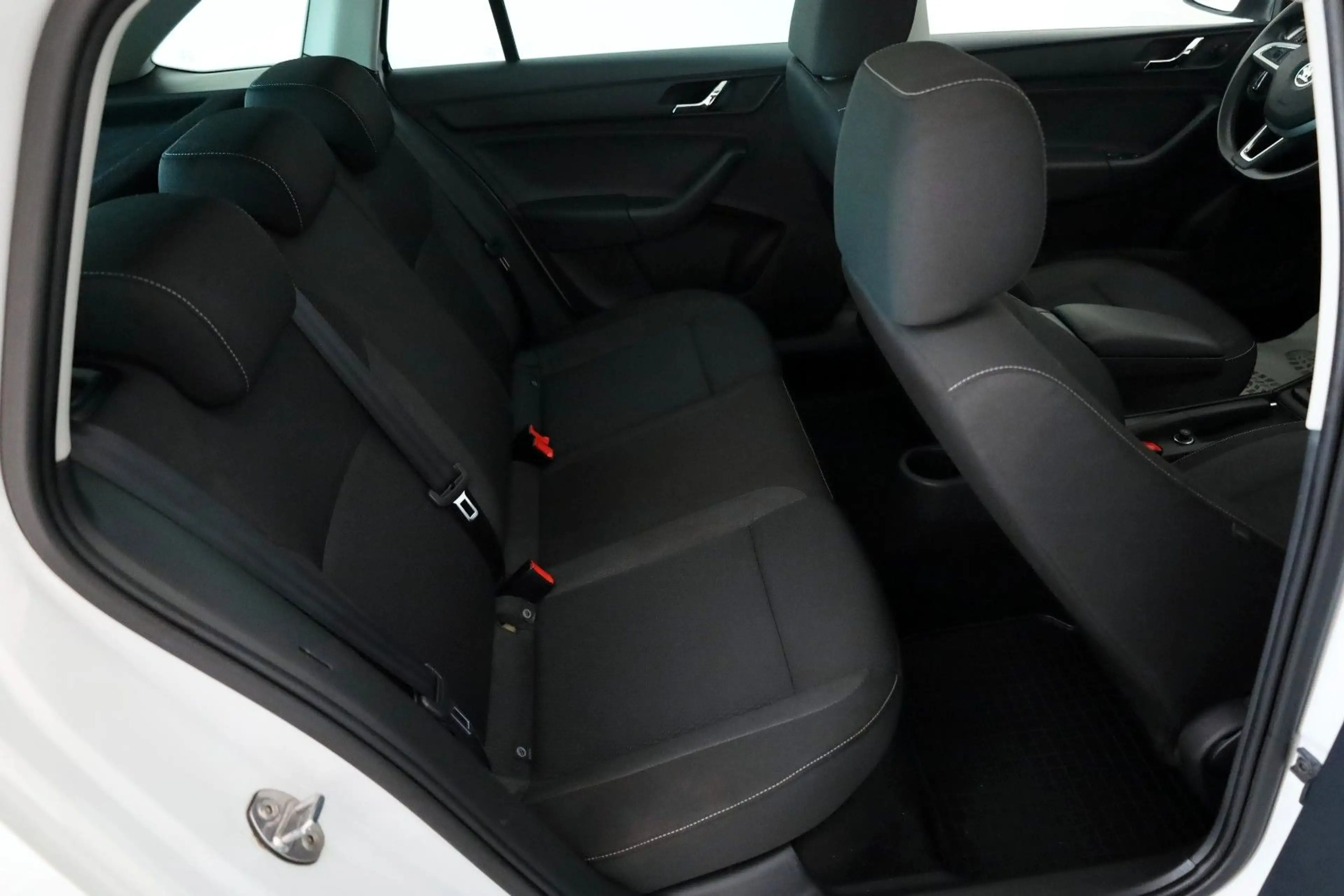Skoda Rapid/Spaceback Spaceback Ambition Navi,Panorama,SH,PDC — photo 7