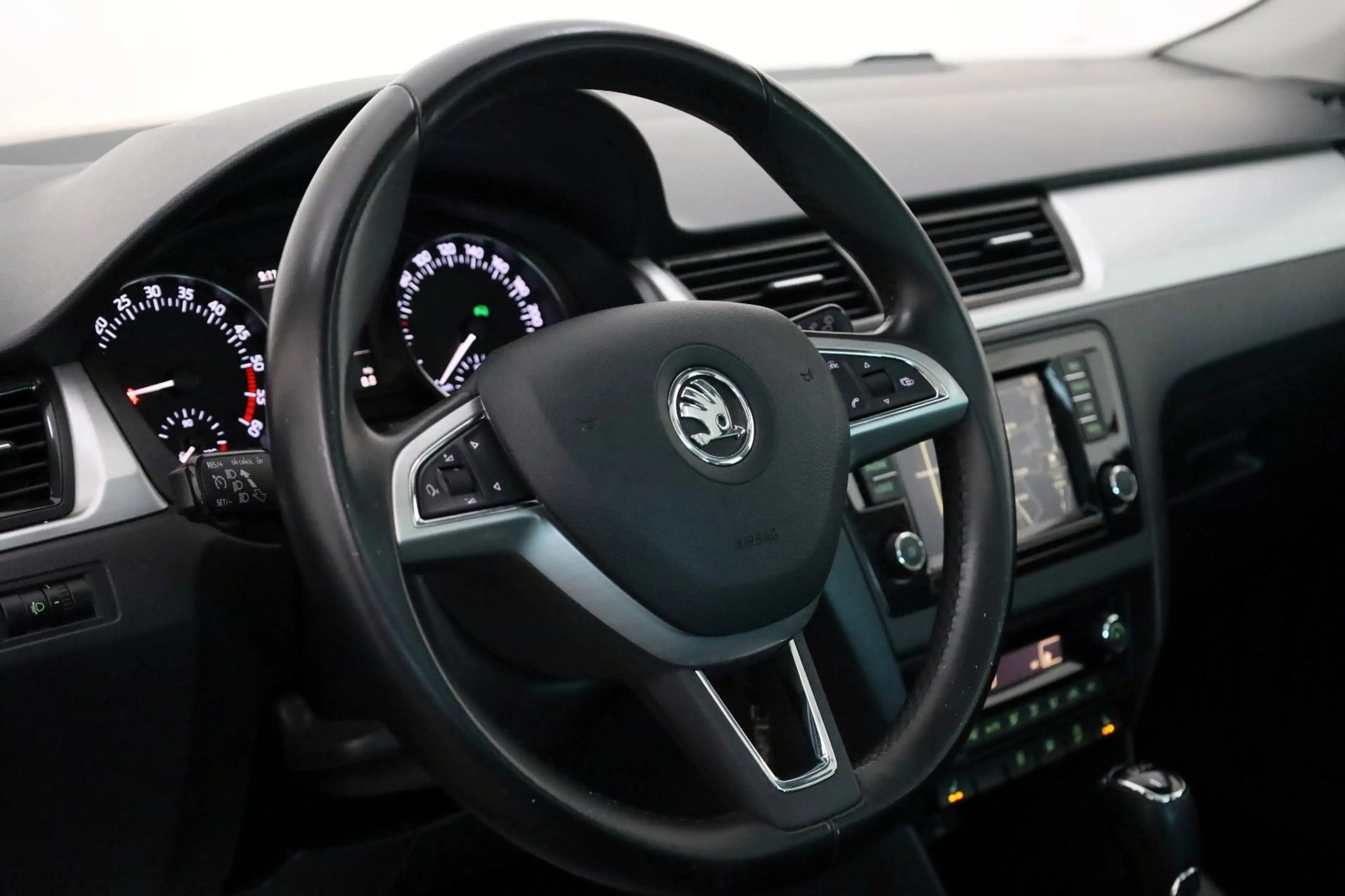 Skoda Rapid/Spaceback Spaceback Ambition Navi,Panorama,SH,PDC — photo 11