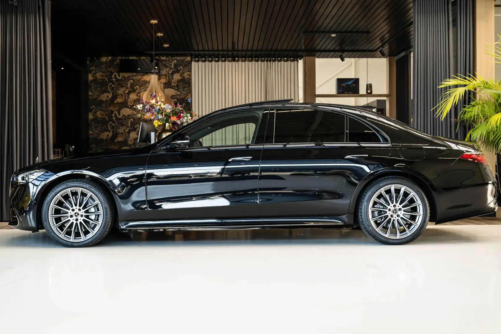 Mercedes-Benz S 580 e 4MATIC Lang AMG | Chauffeurspakket | Gestuurde a Negru - 2