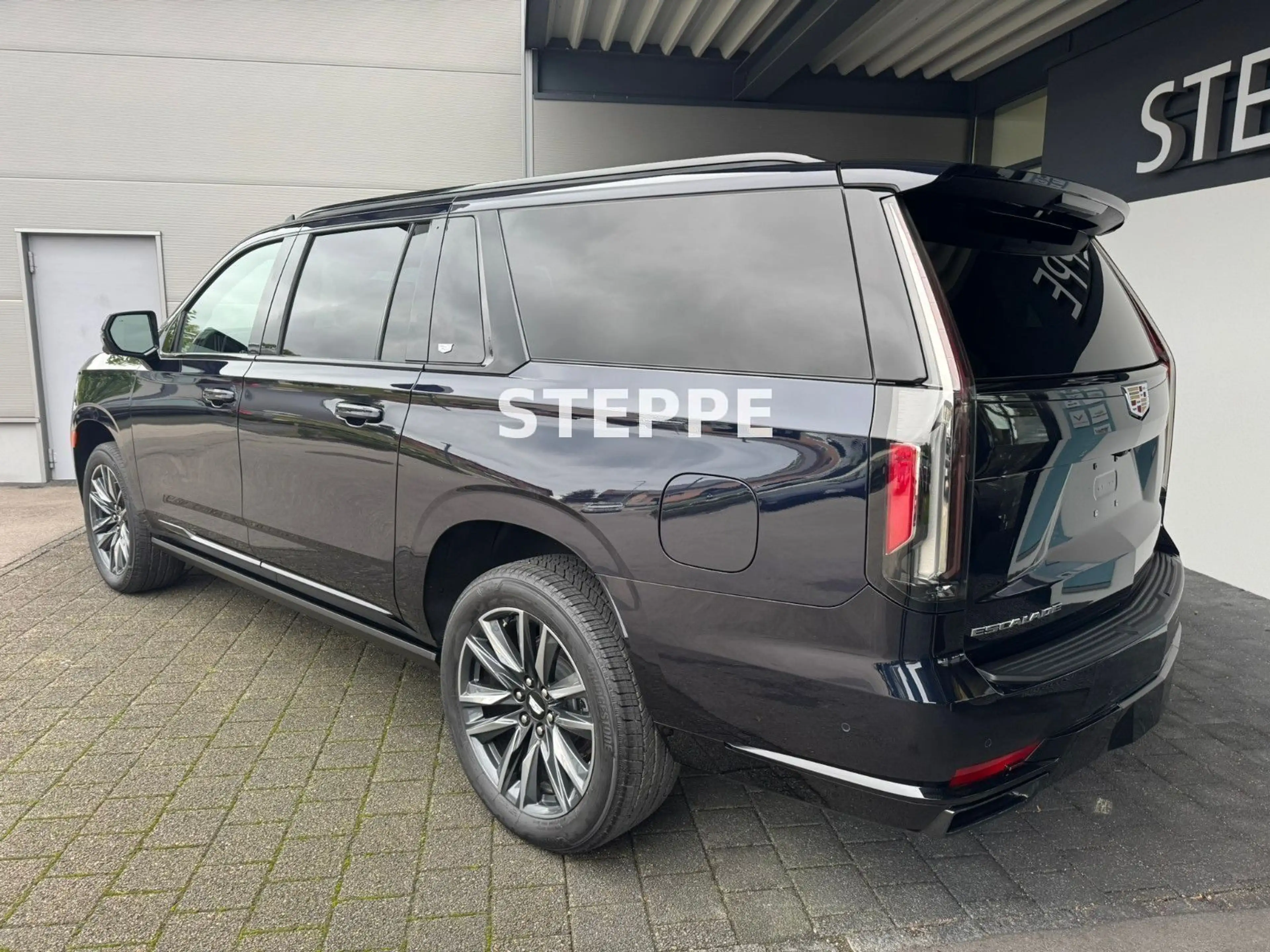 Cadillac Escalade 6.2 V8 ESV Sport Platinum EU-Navi AHK — photo 4