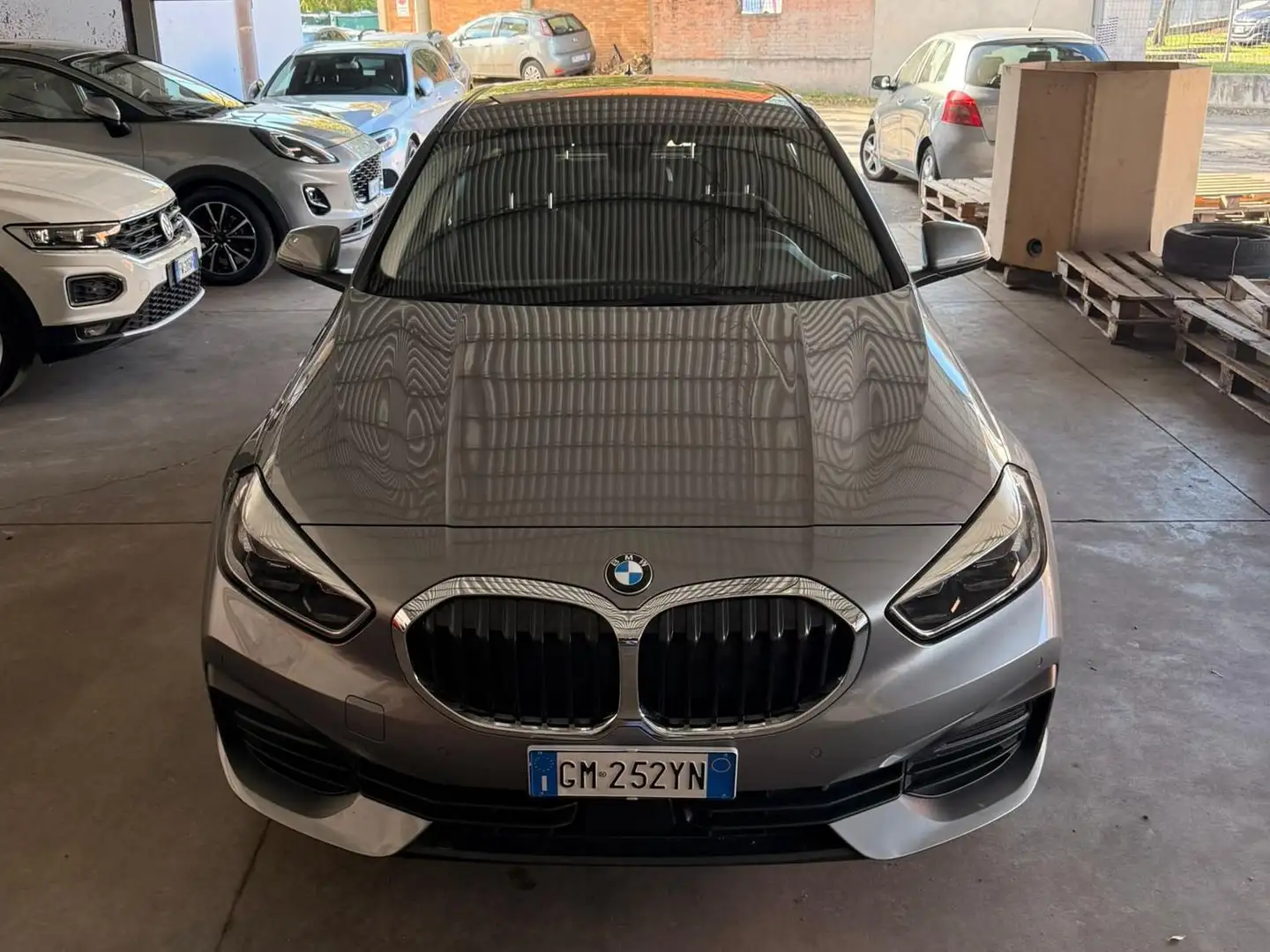 BMW 116 Serie 1 F40 116d Business Advantage auto Grigio - 2