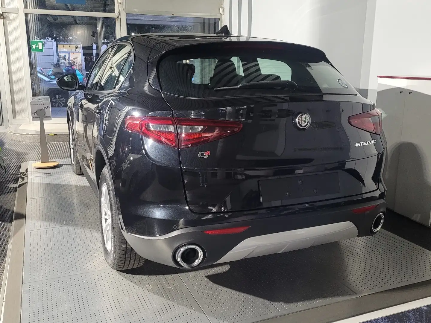 Alfa Romeo Stelvio 2.2 t Business Q4 180cv auto Zwart - 2