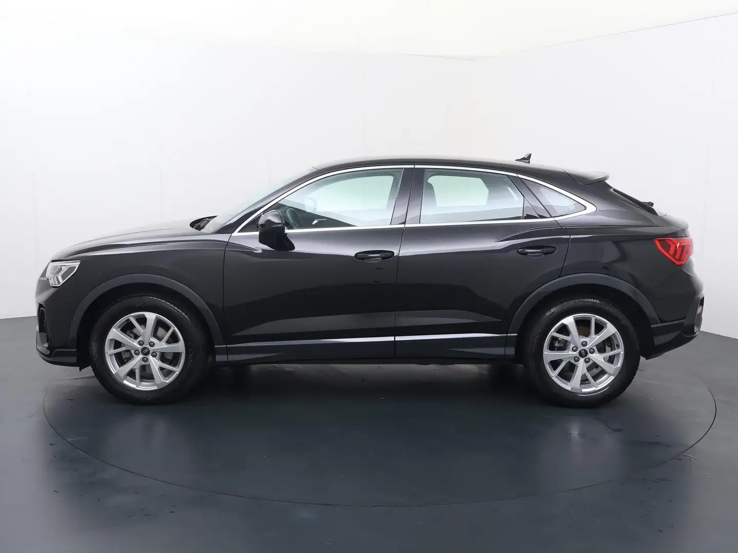 Audi Q3 Sportback 35 TFSI Business Edition | 150 PK | Auto Zwart - 2