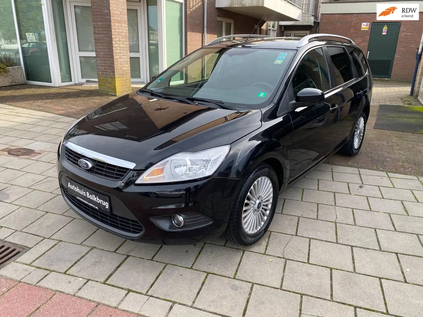 Ford Focus Wagon 1.6 Titanium airco cruiscontrol lm velgen el Negro - 1