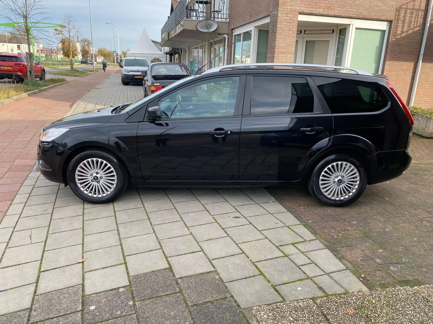 Ford Focus Wagon 1.6 Titanium airco cruiscontrol lm velgen el Negro - 2