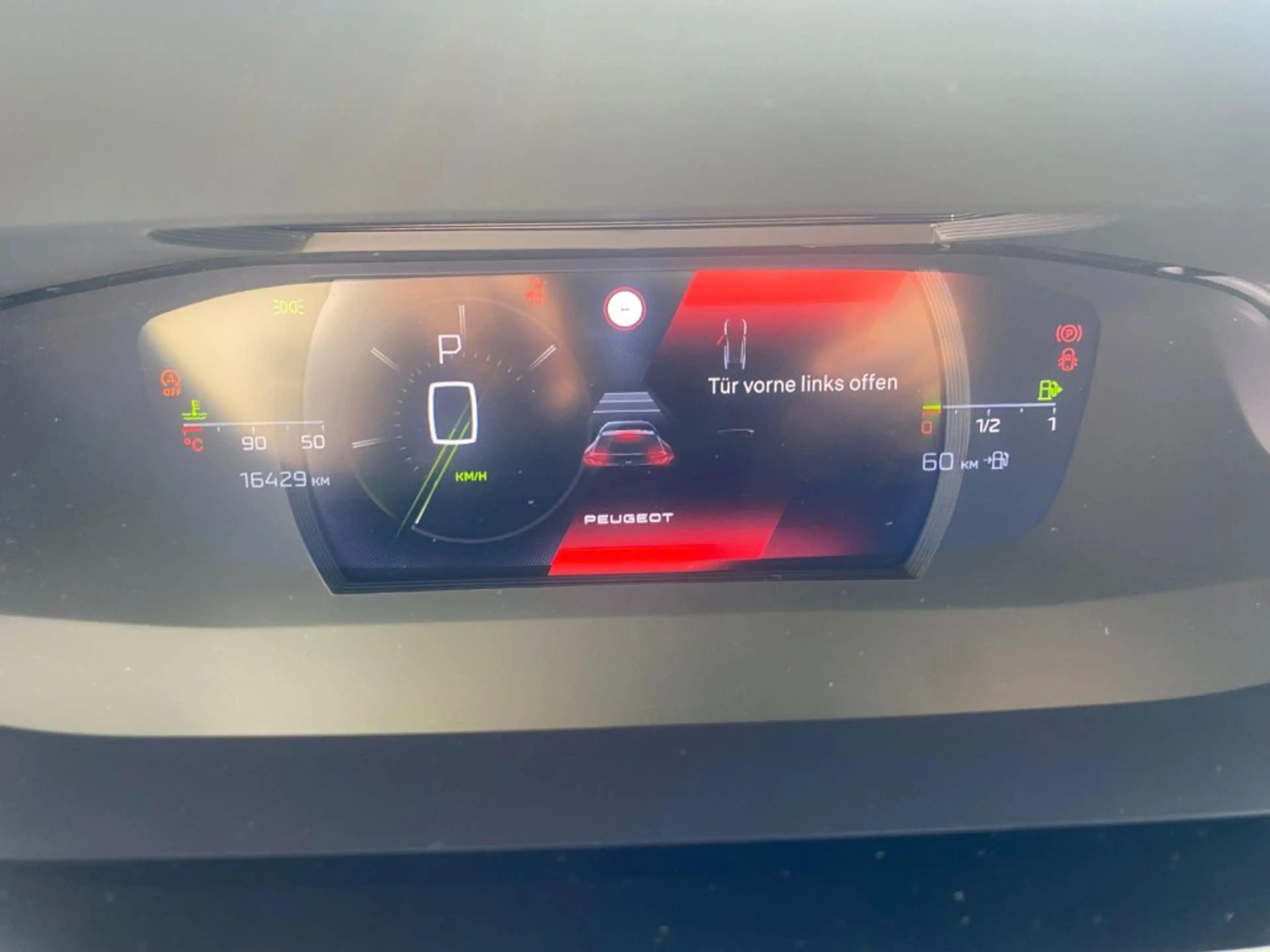 Peugeot 408 GT PT 130 EAT8 — photo 13
