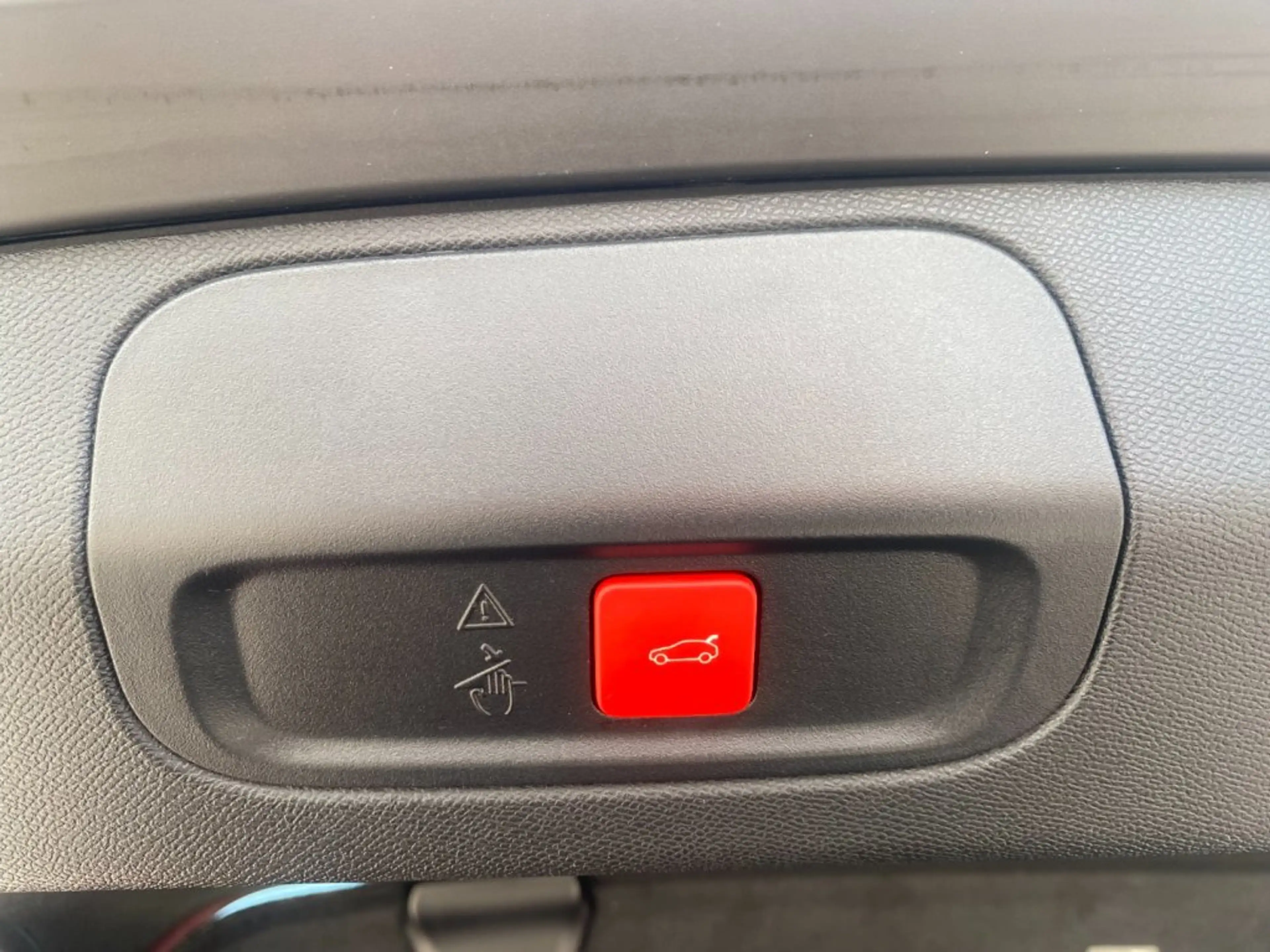 Peugeot 408 GT PT 130 EAT8 — photo 11