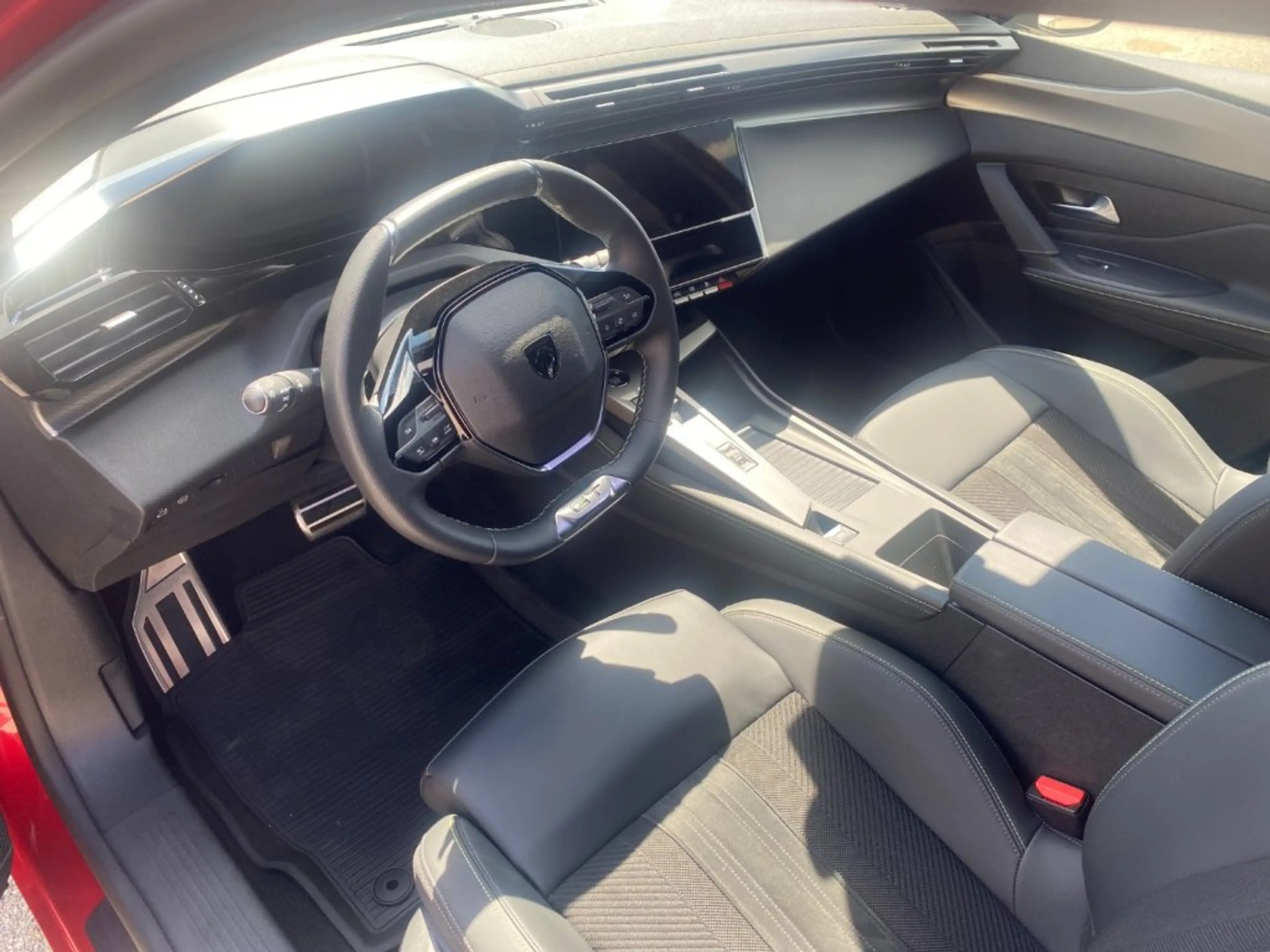 Peugeot 408 GT PT 130 EAT8 — photo 7