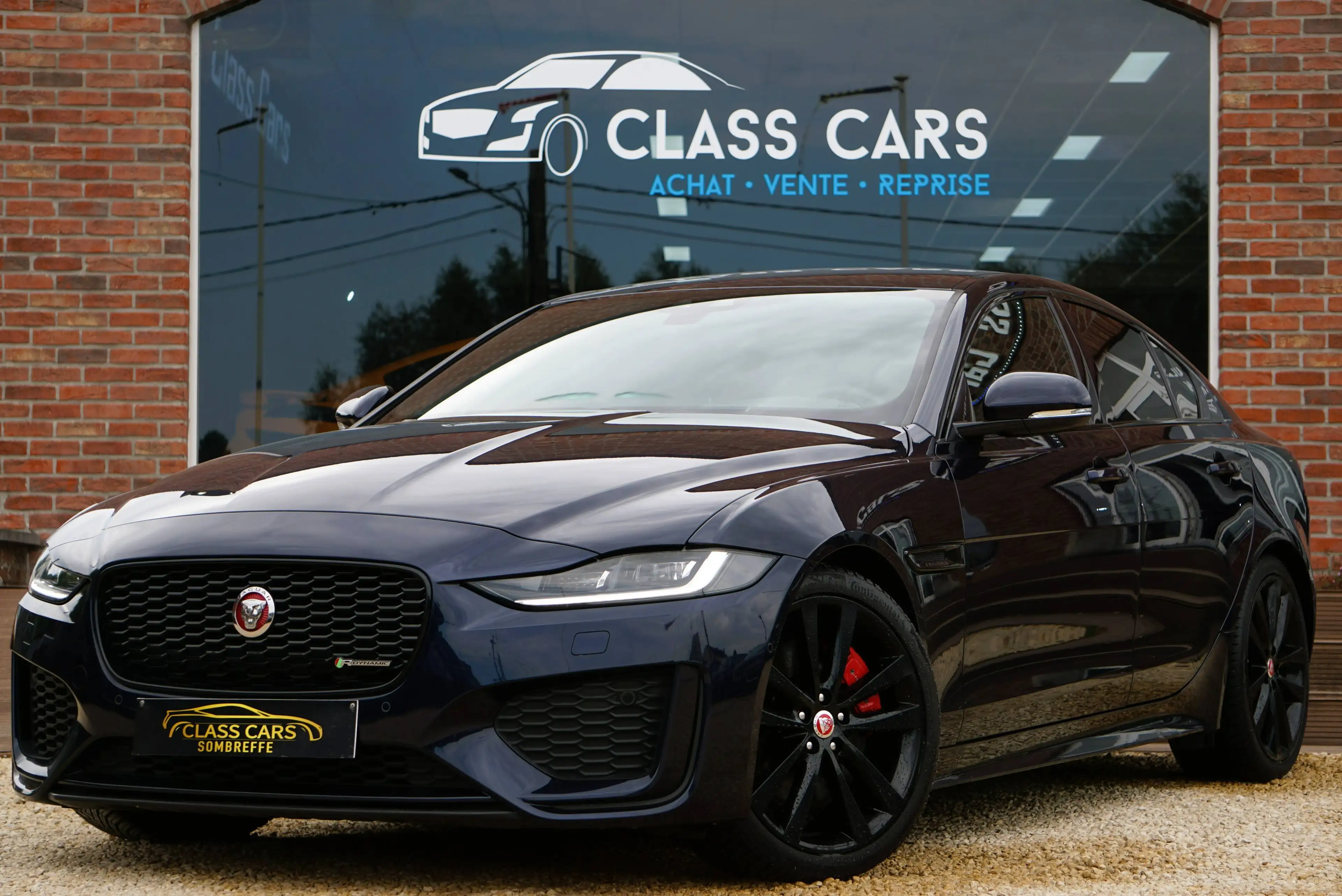 Jaguar XE 2.0 T P250 R-Dynamic SE / BVA8 / Cockpit / Caméra 360 / HUD / CarPlay / ACC / Cuir / Keyless