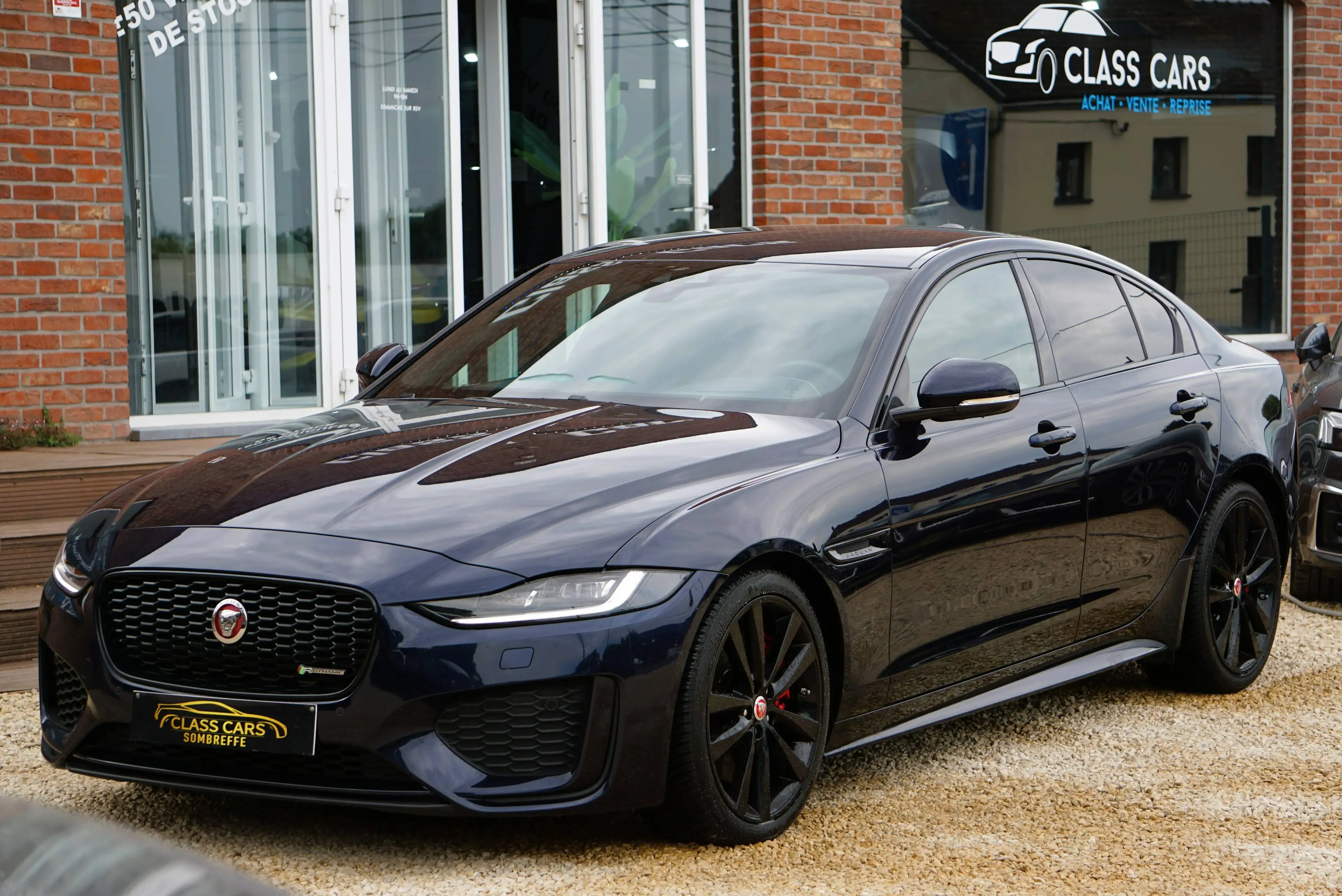 Jaguar XE 2.0 T P250 R-Dynamic SE / BVA8 / Cockpit / Caméra 360 / HUD / CarPlay / ACC / Cuir / Keyless — photo 5