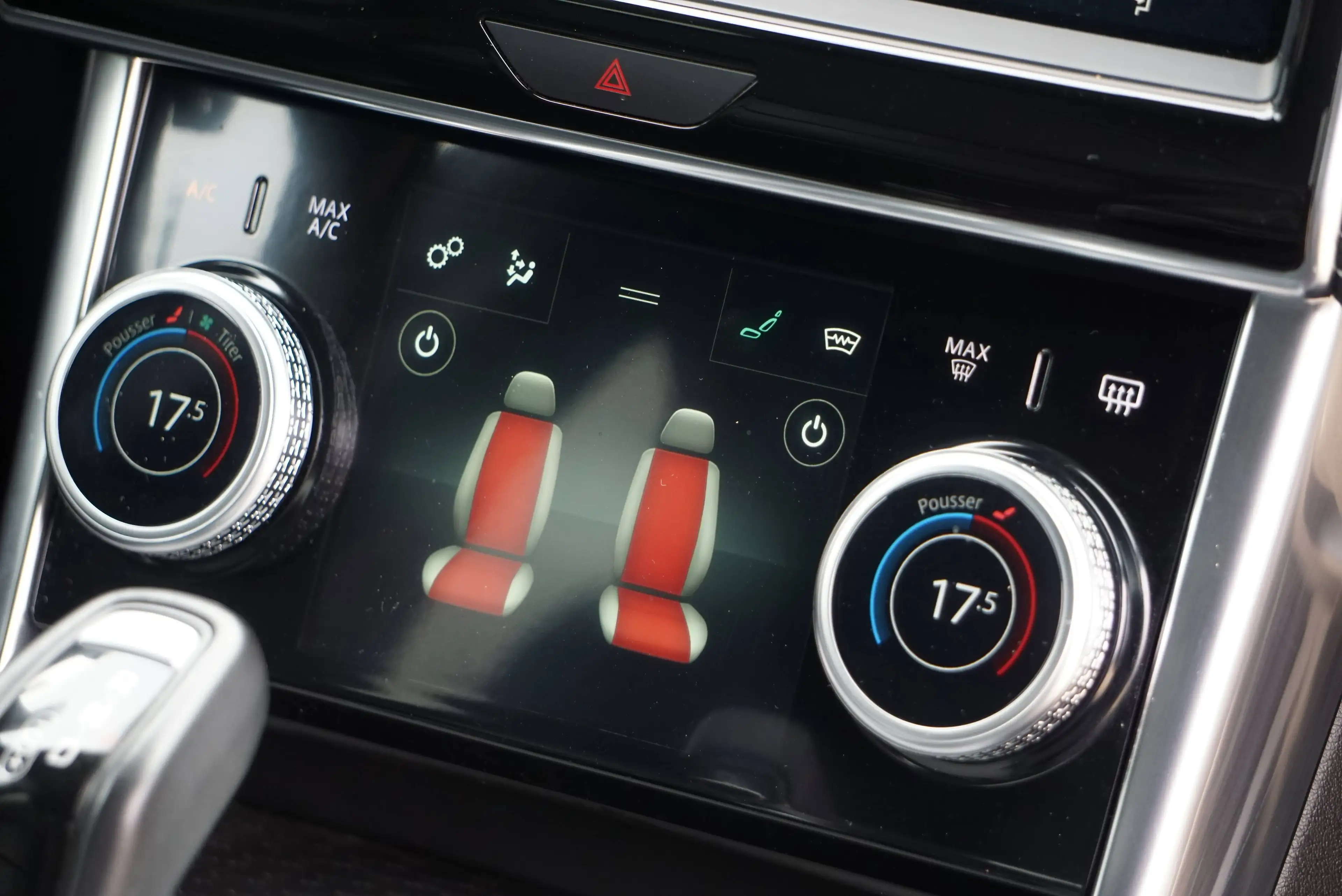 Jaguar XE 2.0 T P250 R-Dynamic SE / BVA8 / Cockpit / Caméra 360 / HUD / CarPlay / ACC / Cuir / Keyless — photo 15