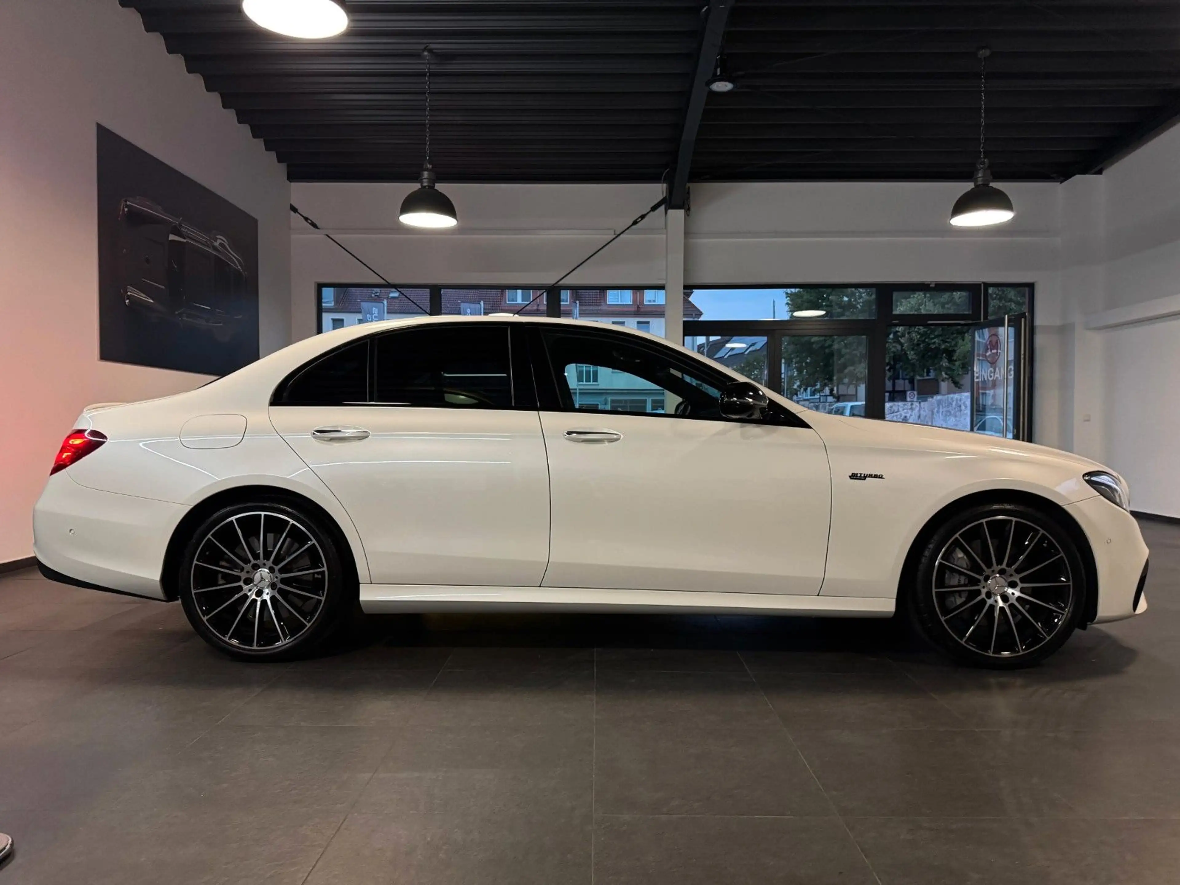 Mercedes-Benz E 43 AMG Lim. /Pano+Head-Up+360°+Burmester+ACC — photo 4