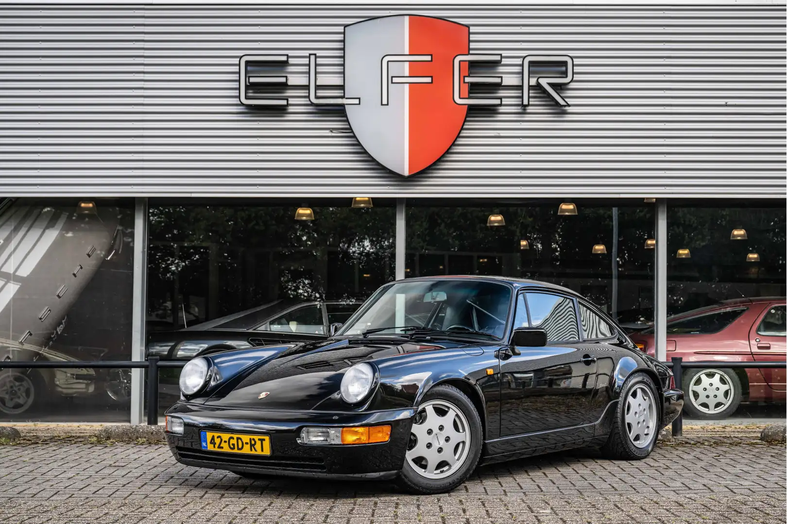 Porsche 911 3.8 Carrera 4 Coupé Zwart - 1