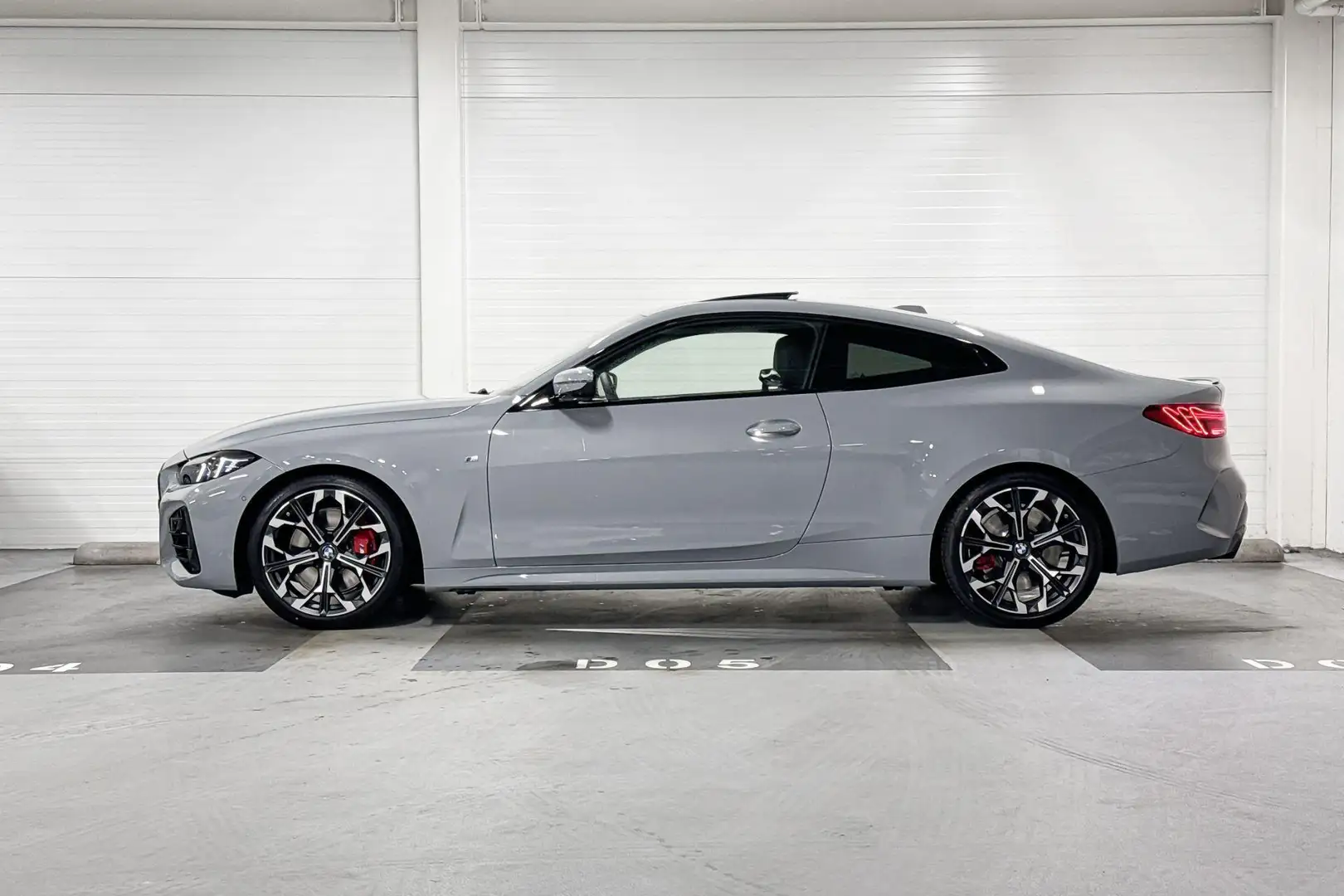 BMW 420 4 Serie Coupé 420i | M-Sport Pro | Innovation Pack Grijs - 2