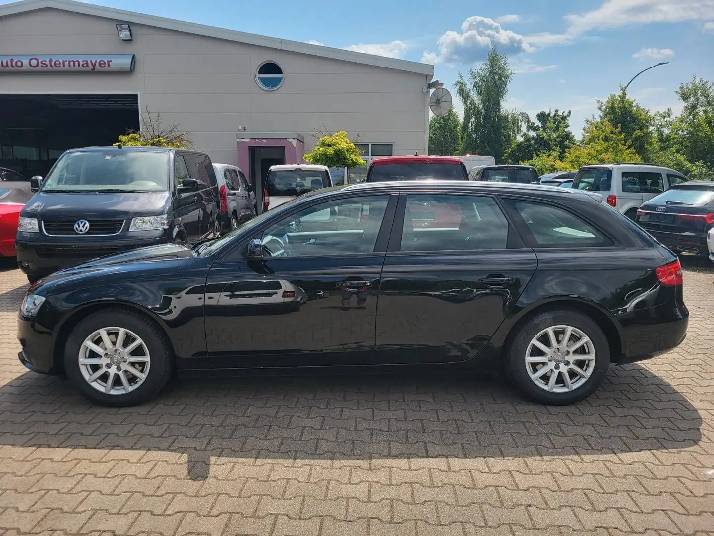 Audi A4 Avant Attraction Schwarz - 1