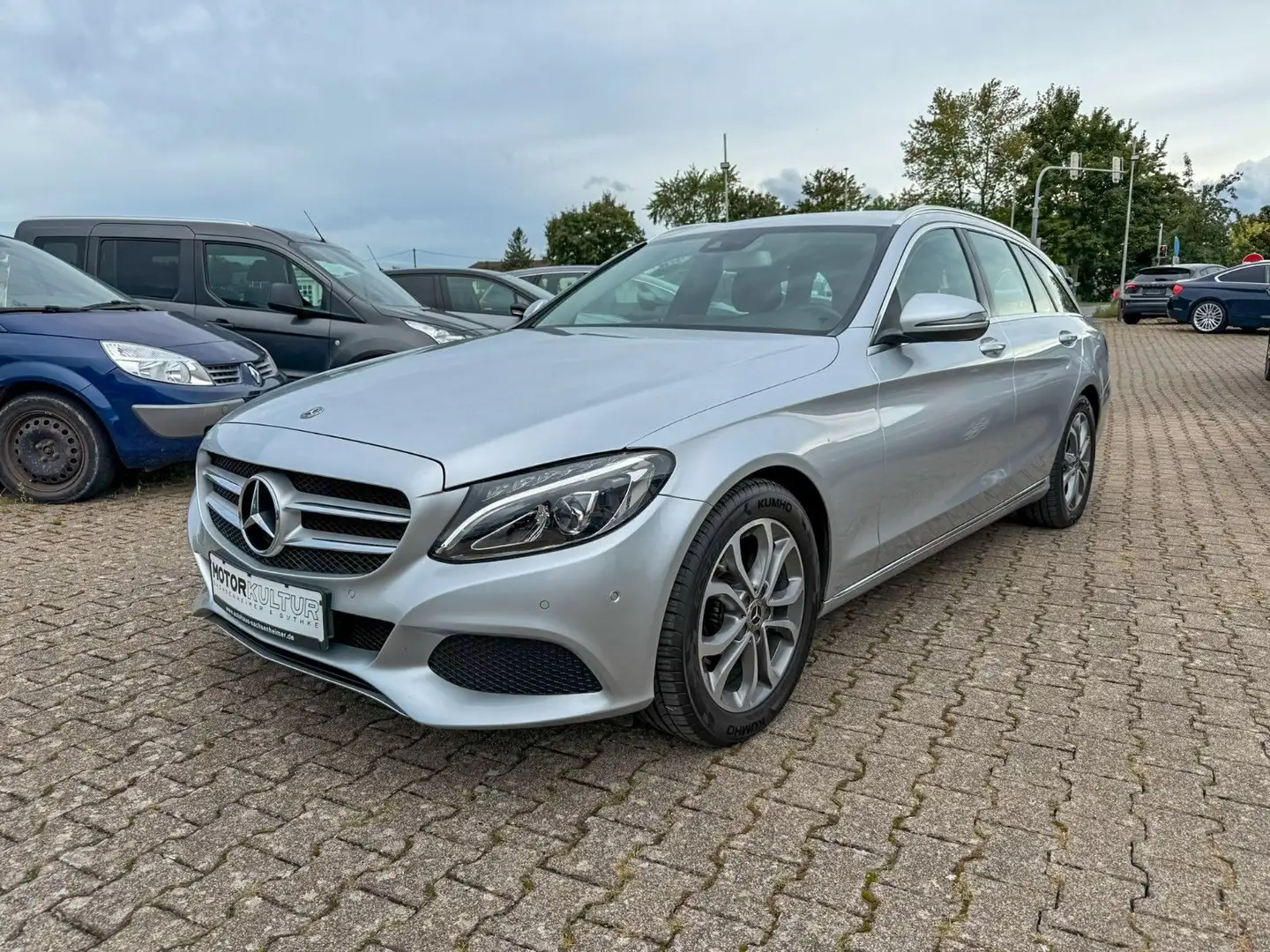 Mercedes-Benz C 180 d T-Modell | Navi | AHK | LED | uvm. Silber - 1