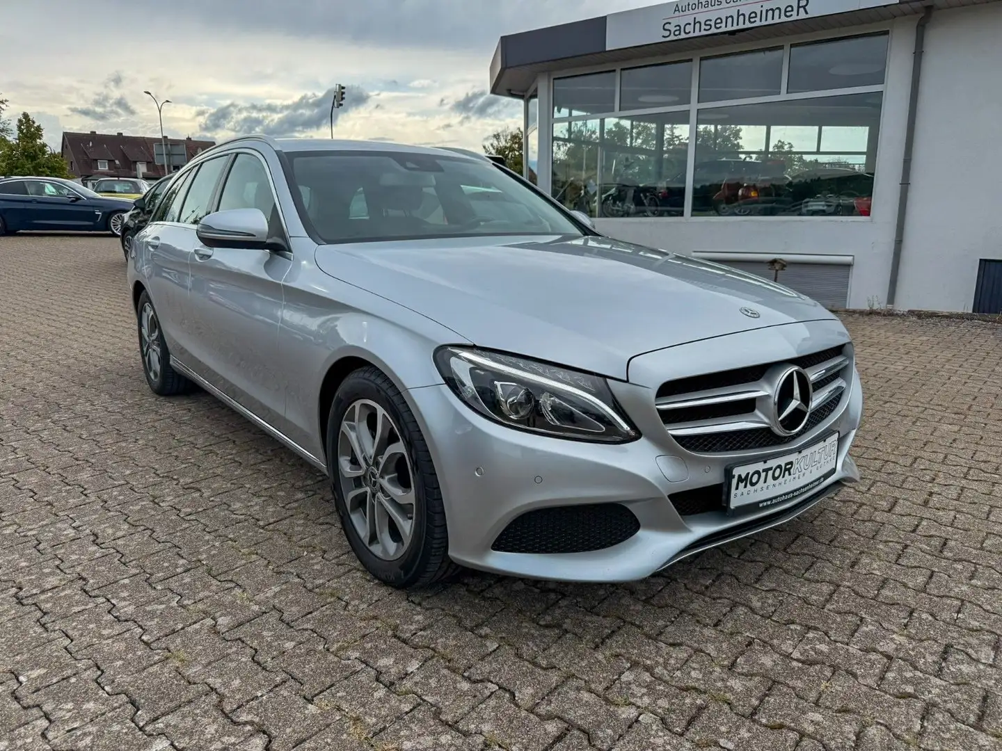 Mercedes-Benz C 180 d T-Modell | Navi | AHK | LED | uvm. Silber - 2