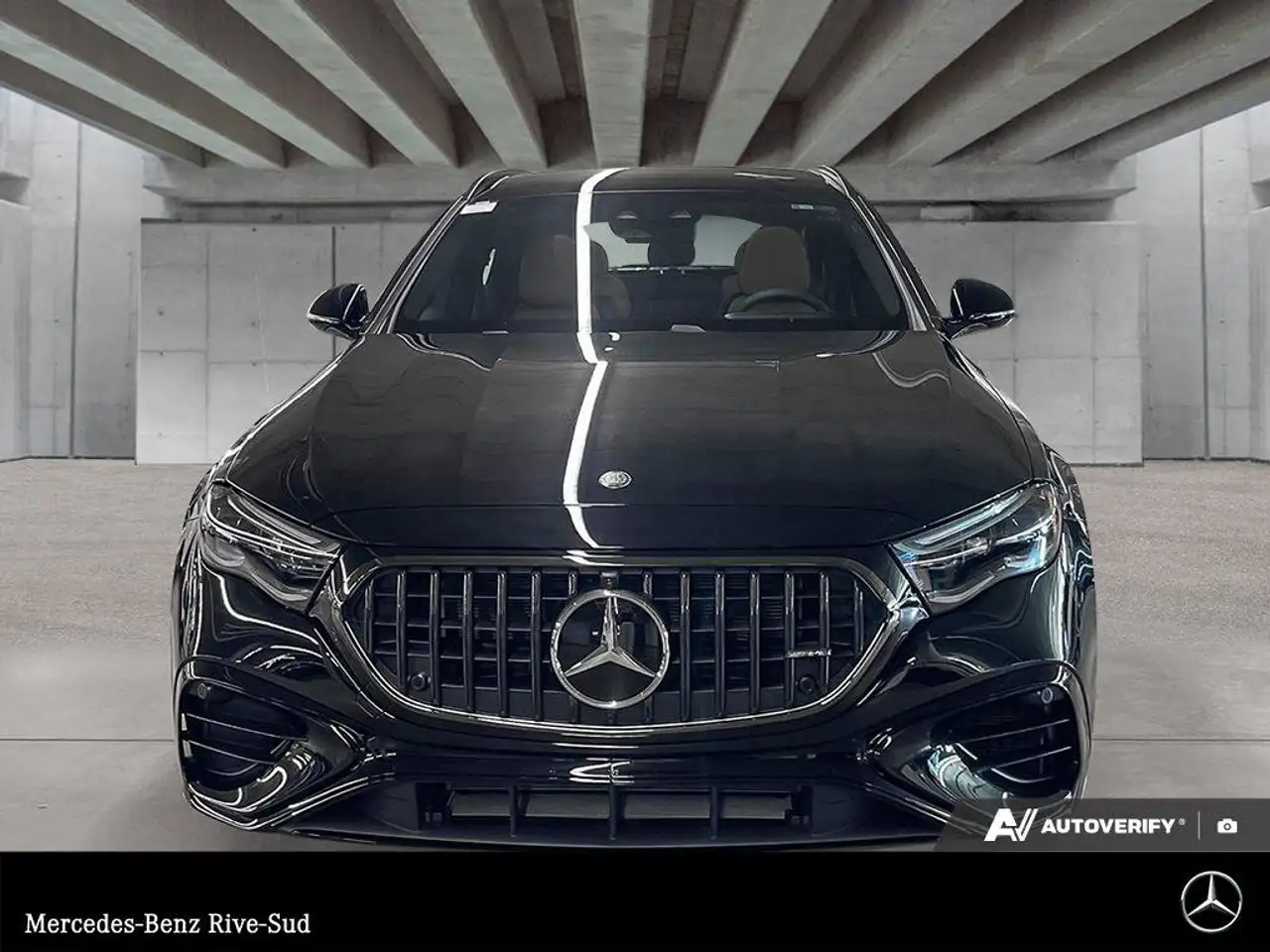 Mercedes-Benz E-Class снимка Mercedes-Benz E-Class