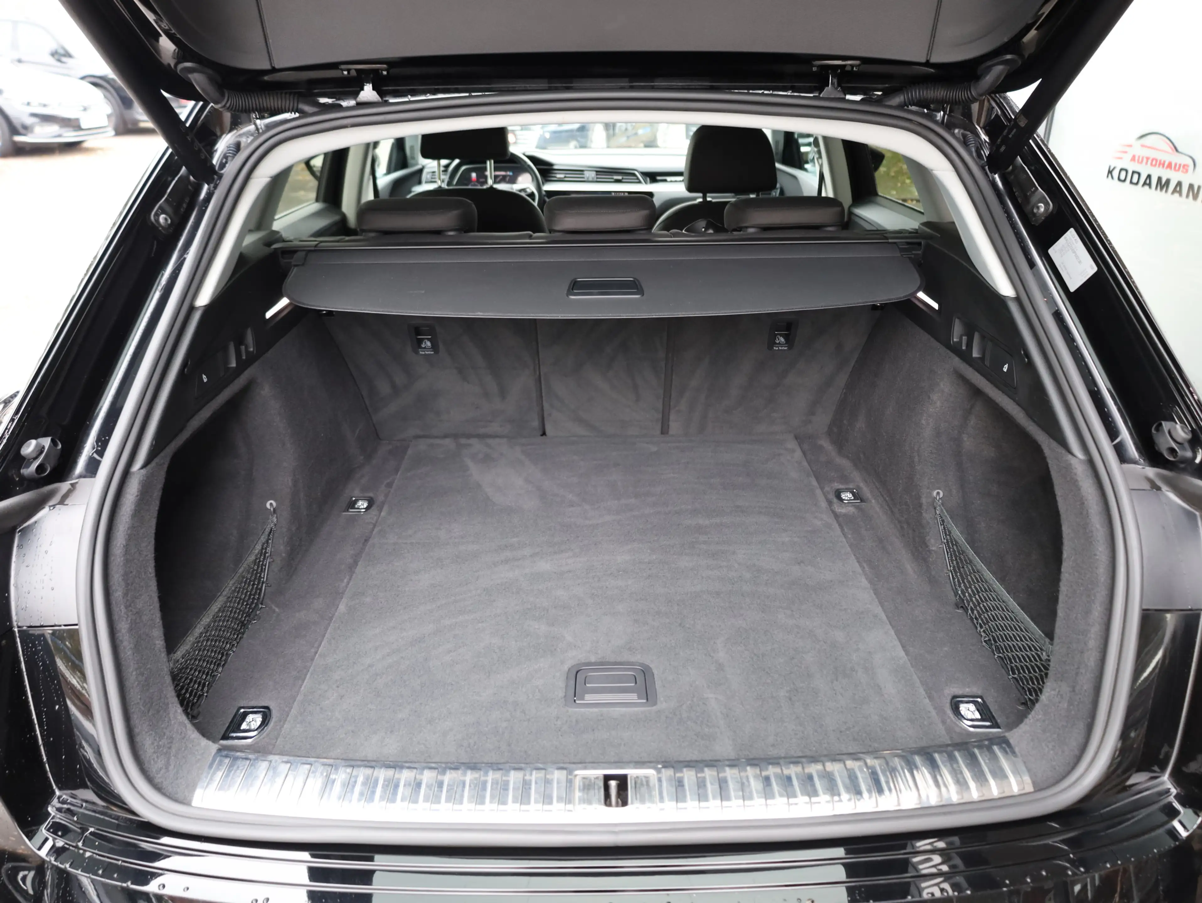 Audi e-tron 55 quattro *HeadUp*ACC*Matrix*AirSus*AHK* — photo 12