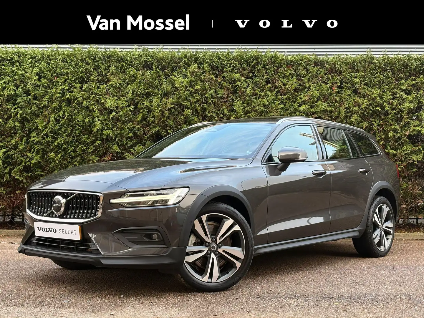 Volvo V60 Cross Country B5 AWD Ultimate | Panoramadak | Harman Kardon | Na Grijs - 1
