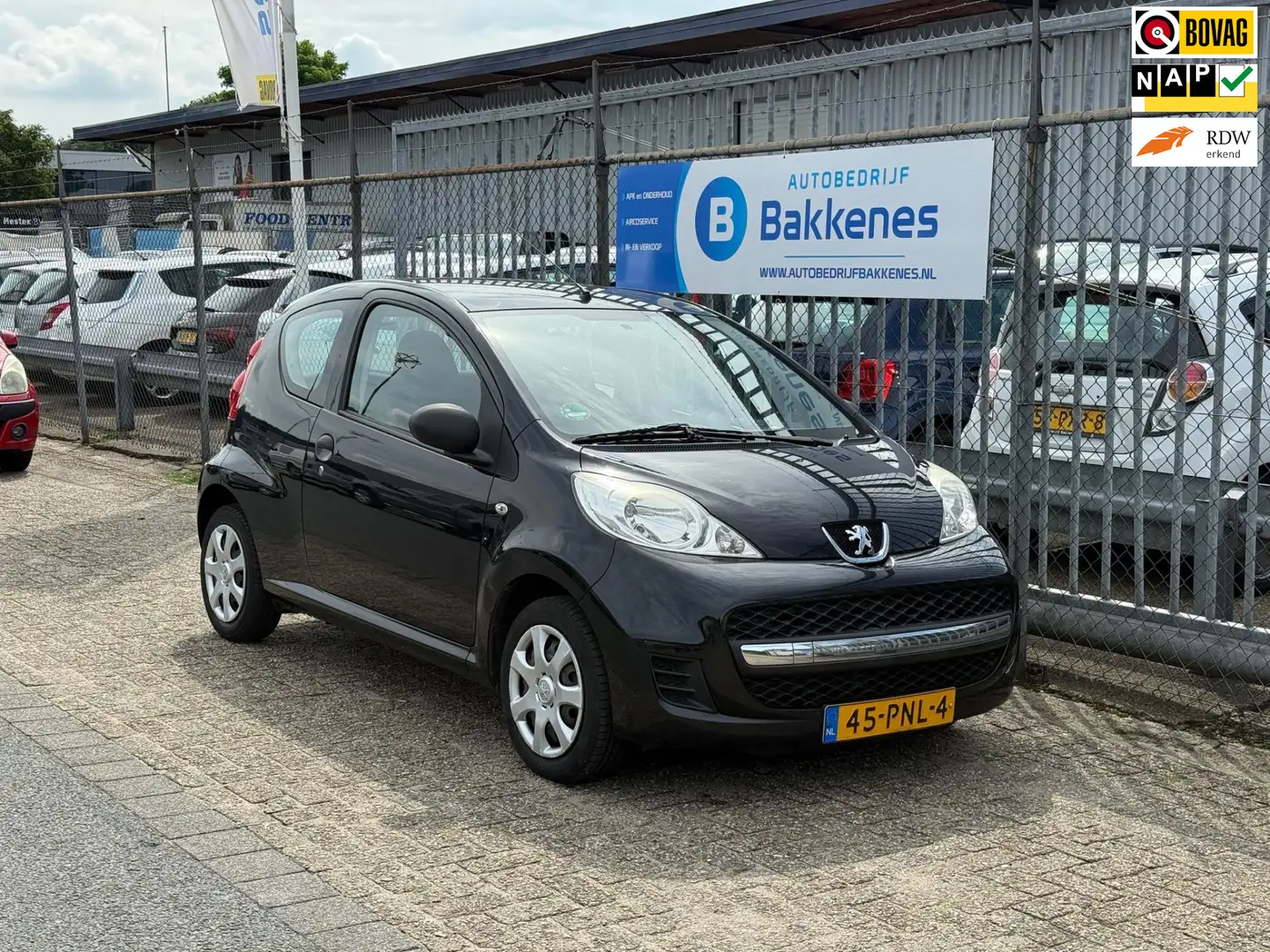 Peugeot 107 1.0-12V XR Zwart - 1