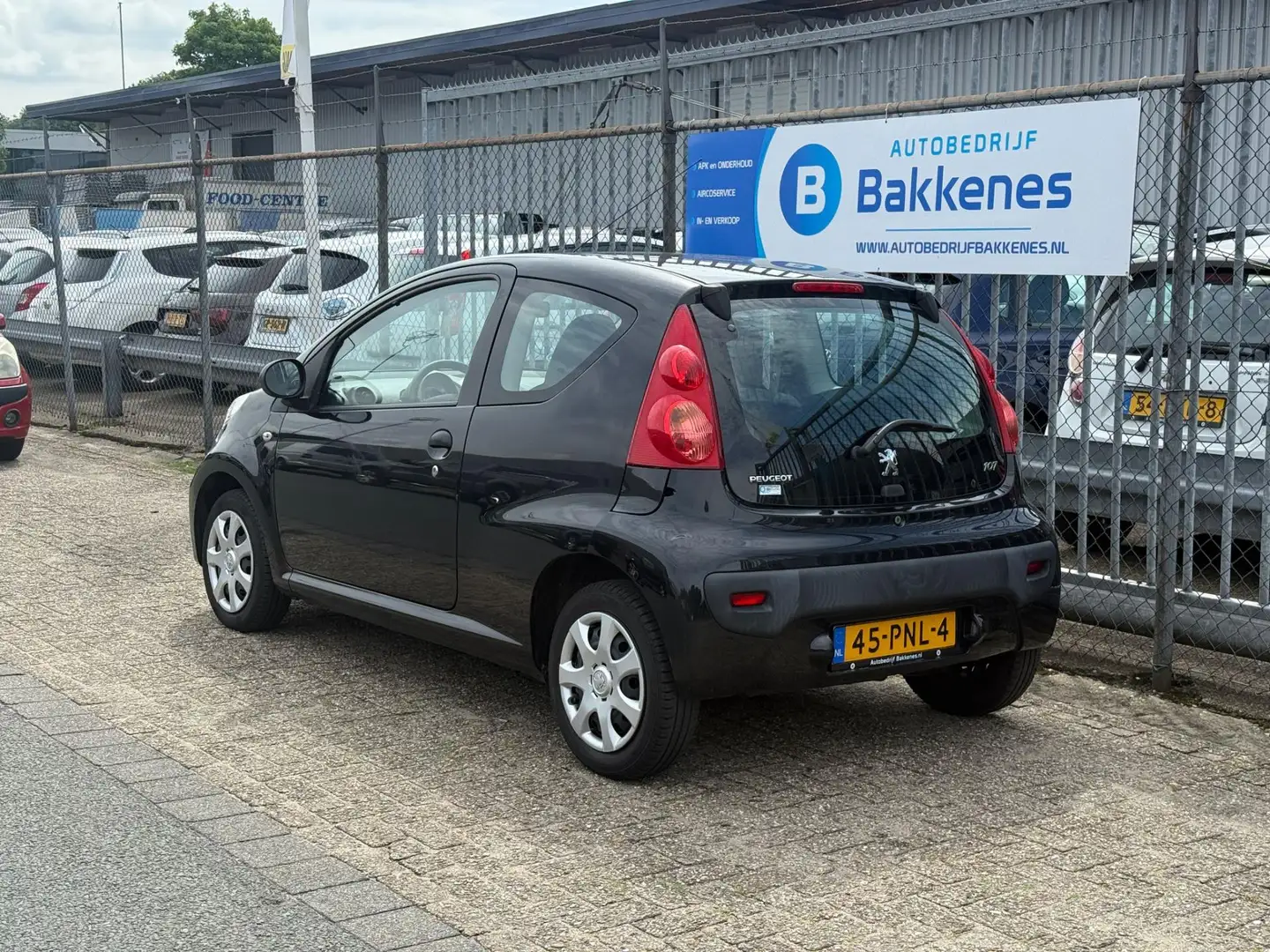 Peugeot 107 1.0-12V XR Zwart - 2