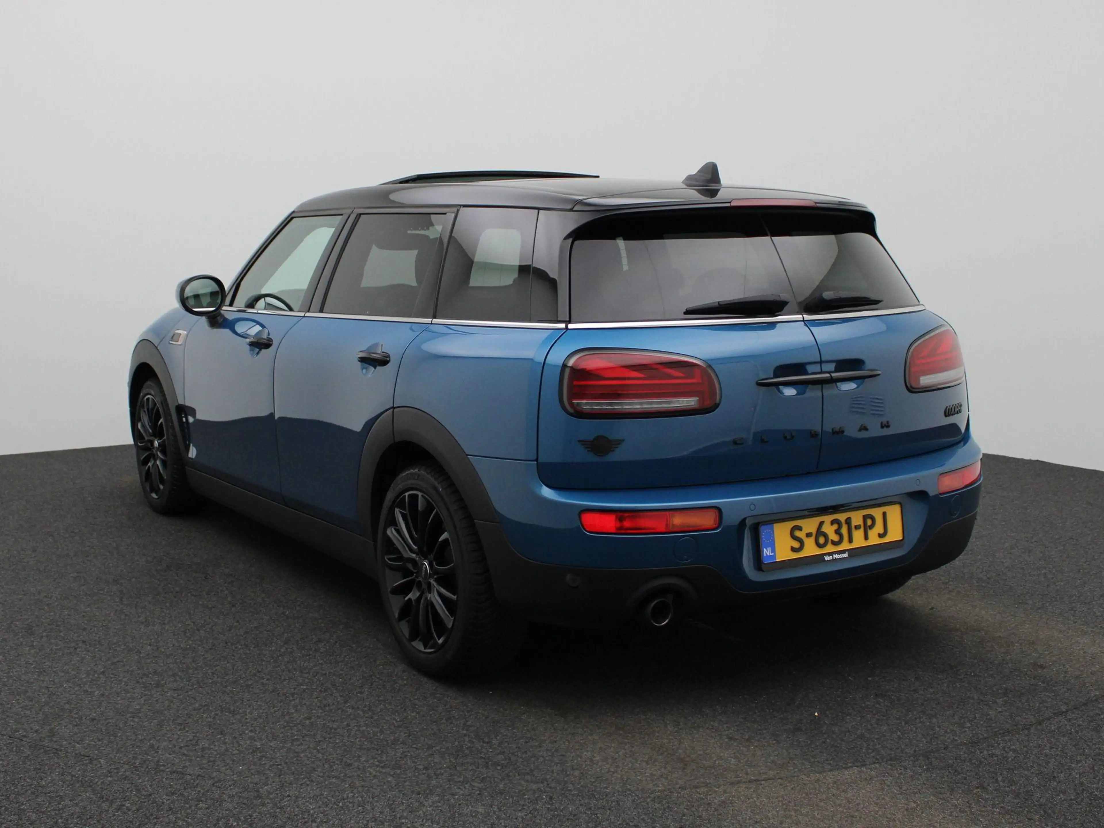 MINI Cooper Clubman 1.5 Classic | WORDT VERWACHT | PANORAMADAK | ACHTE — photo 2