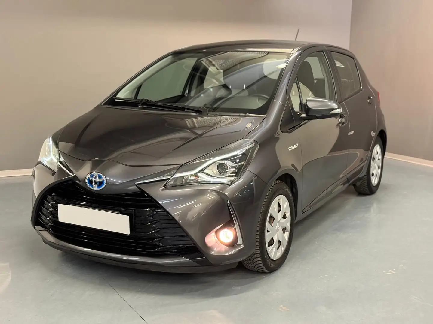 Toyota Yaris Yaris 5p 1.5h Active UNI PRO - tagliandi Toyota Grijs - 1
