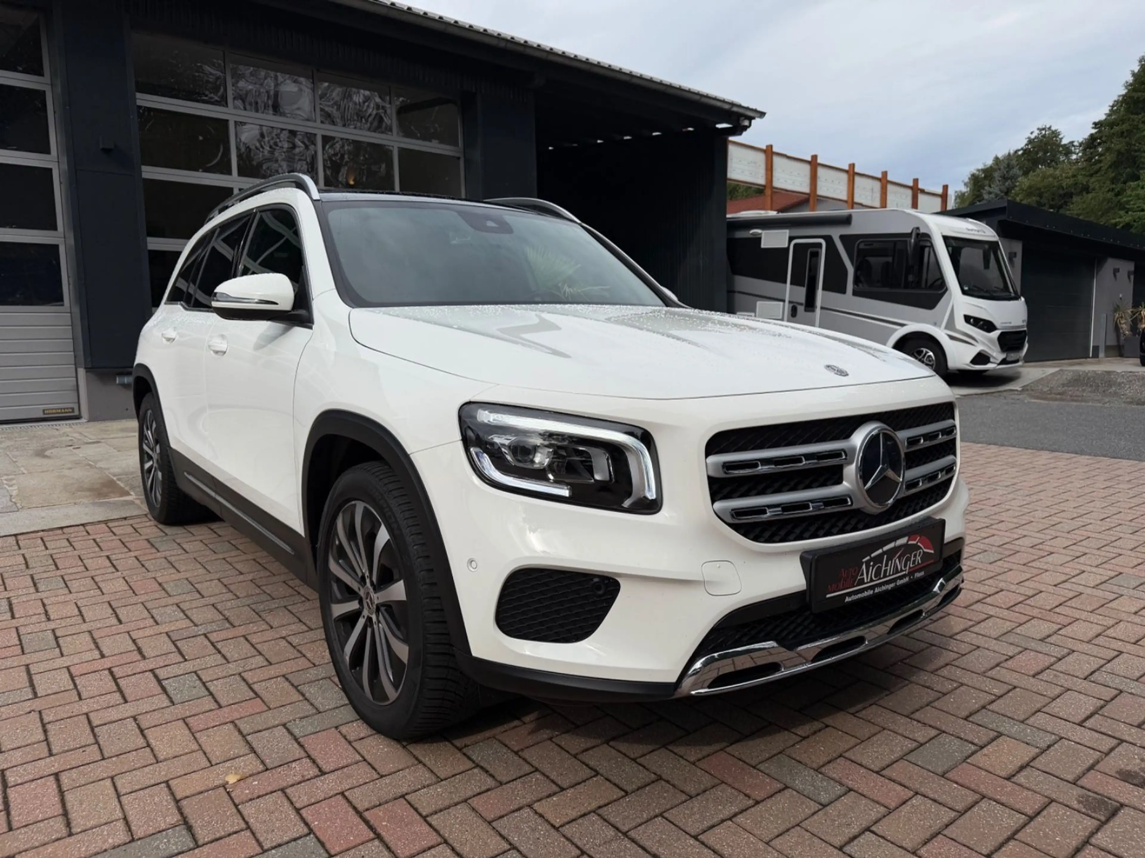 Mercedes-Benz GLB 250 4Matic AMG Line Panorama LED Kamera — photo 3
