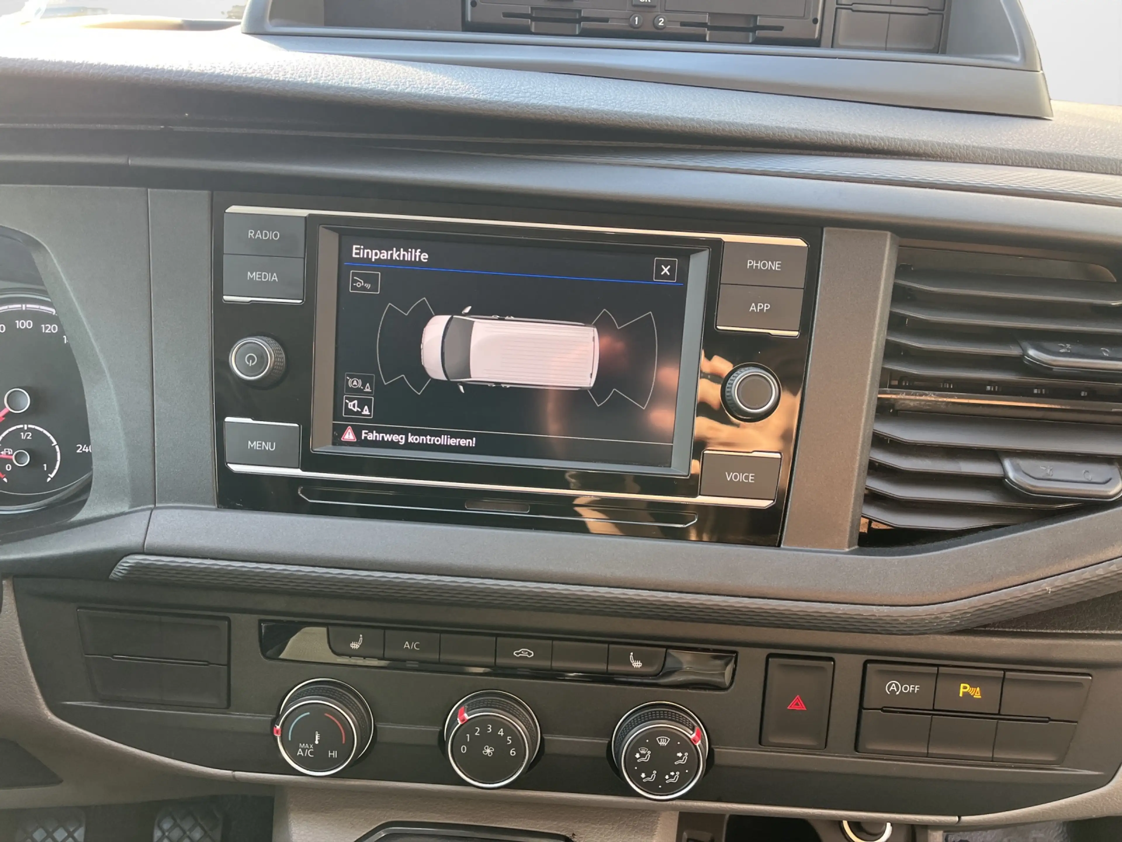 Volkswagen T6.1 Transporter Kasten 2.0 TDI — photo 10