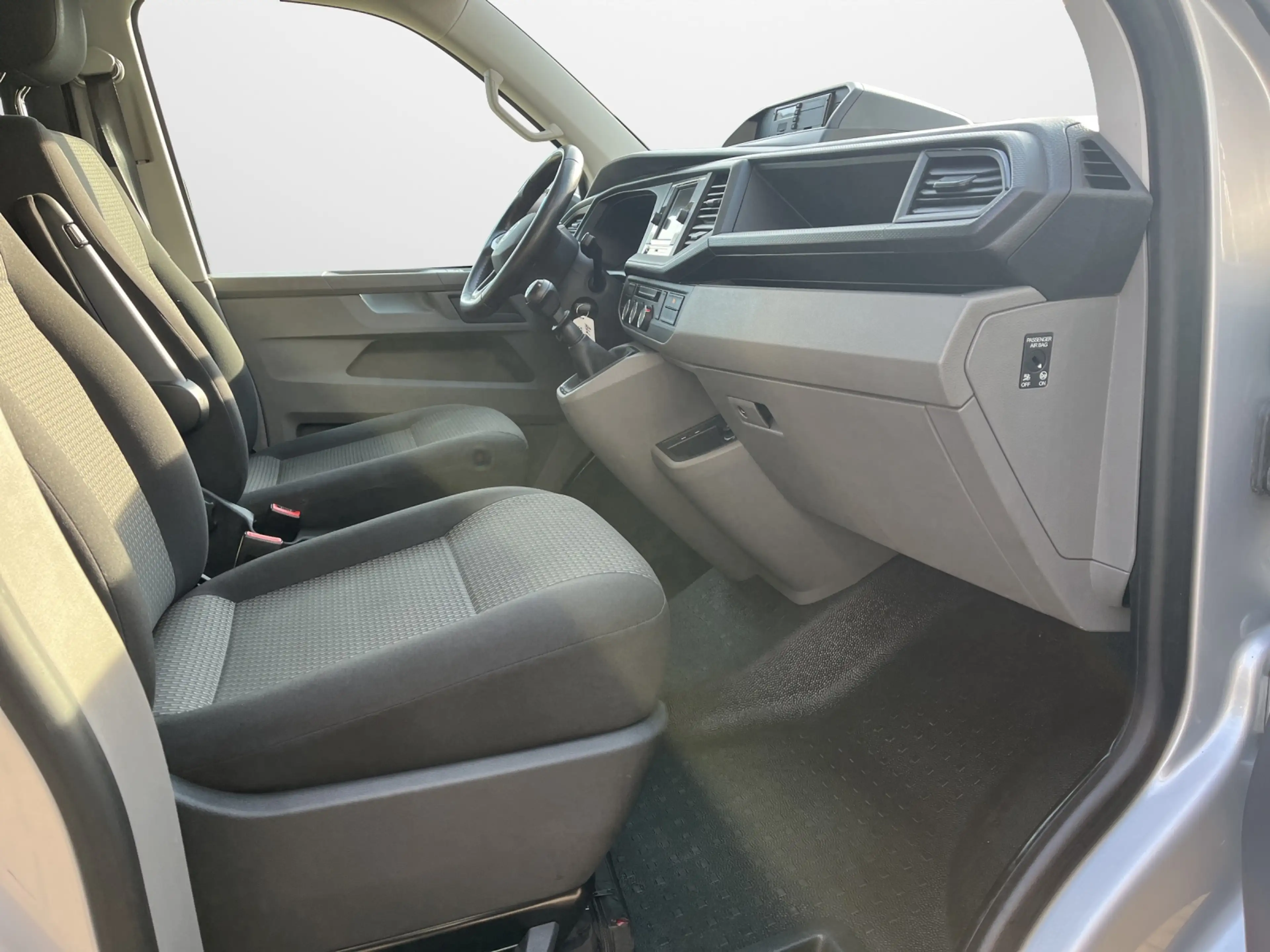 Volkswagen T6.1 Transporter Kasten 2.0 TDI — photo 13