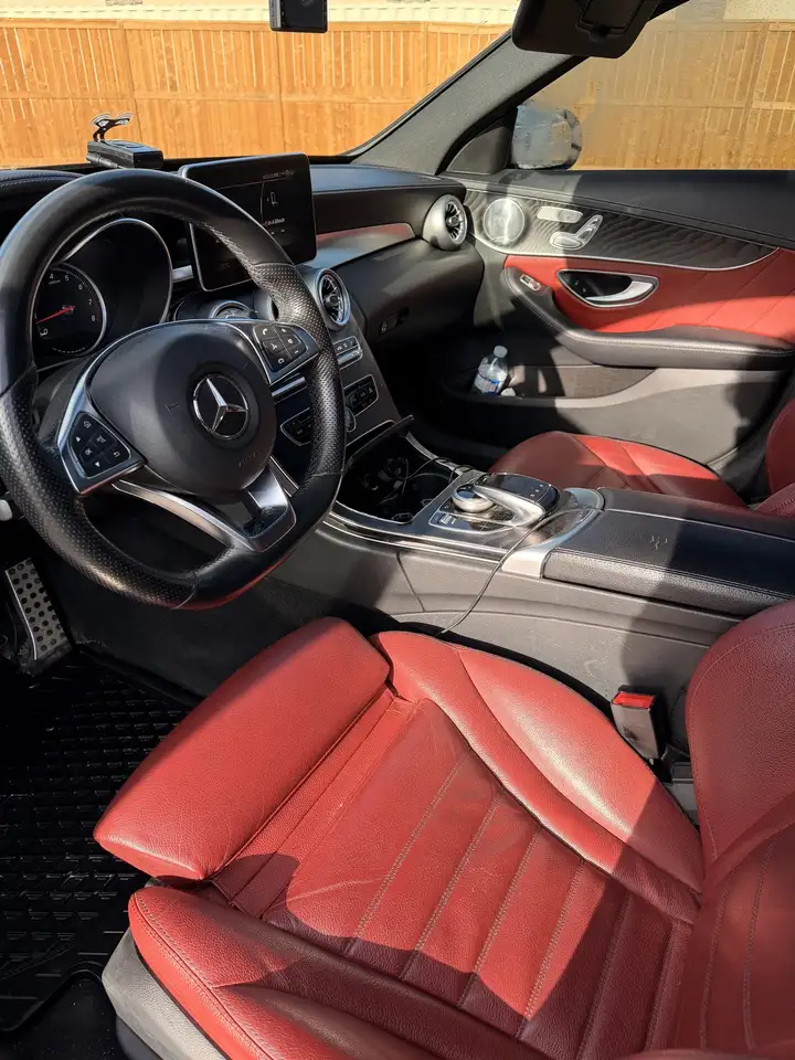 Mercedes-Benz C-Class снимка Mercedes-Benz C-Class