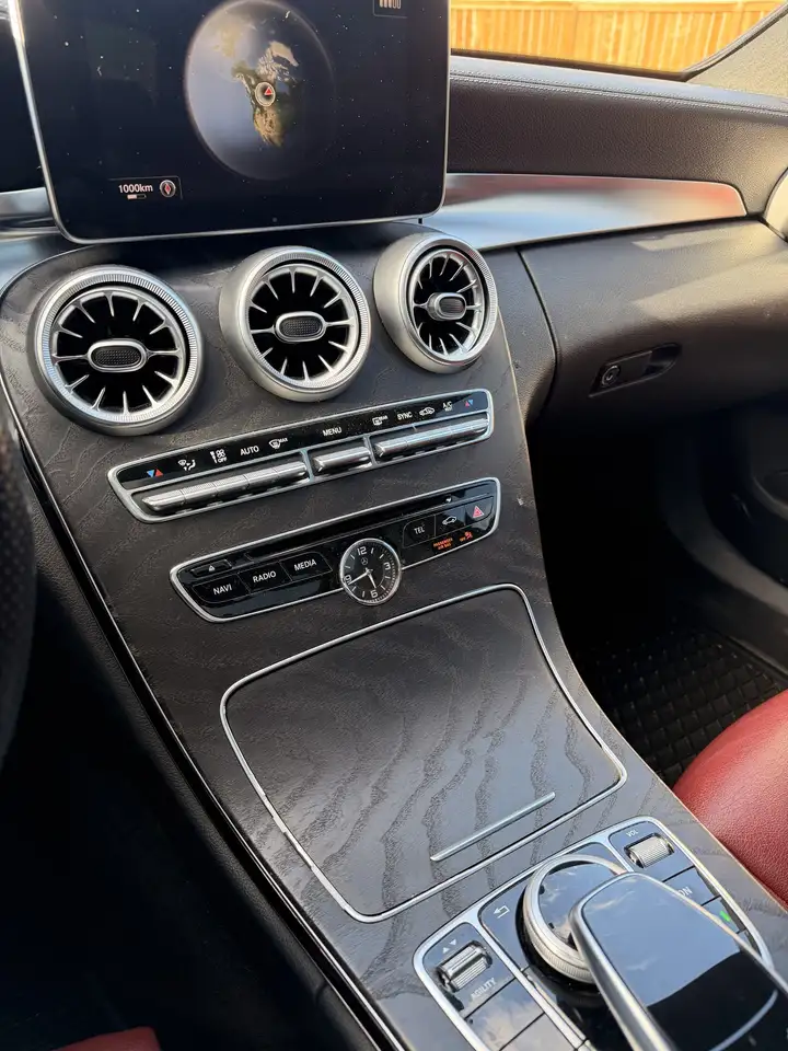 Mercedes-Benz C-Class снимка Mercedes-Benz C-Class