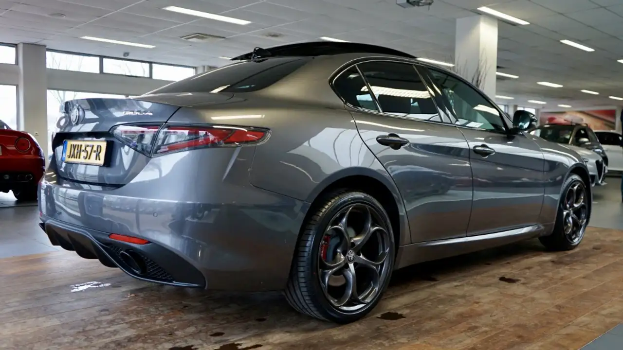 Alfa Romeo Giulia 2023 — фото 11