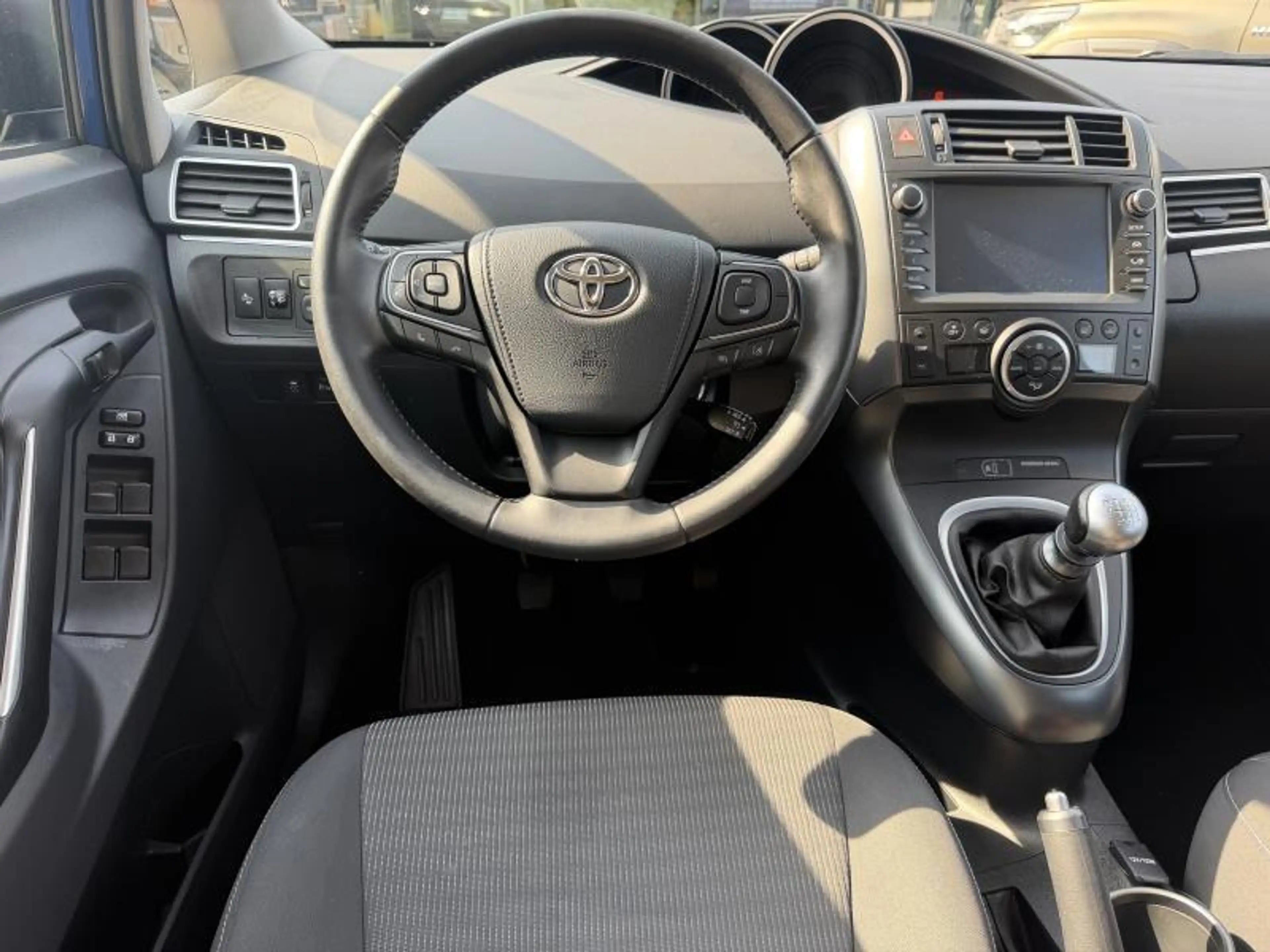 Toyota Verso Comfort — photo 4