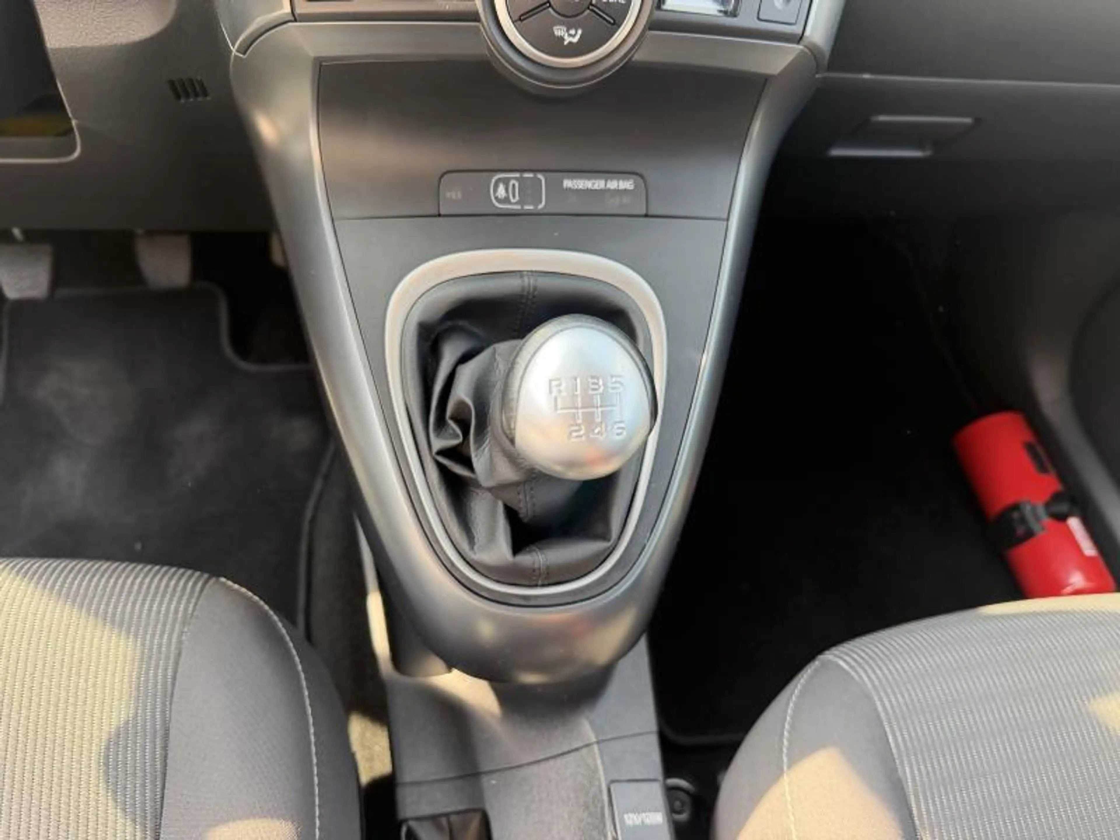 Toyota Verso Comfort — photo 6