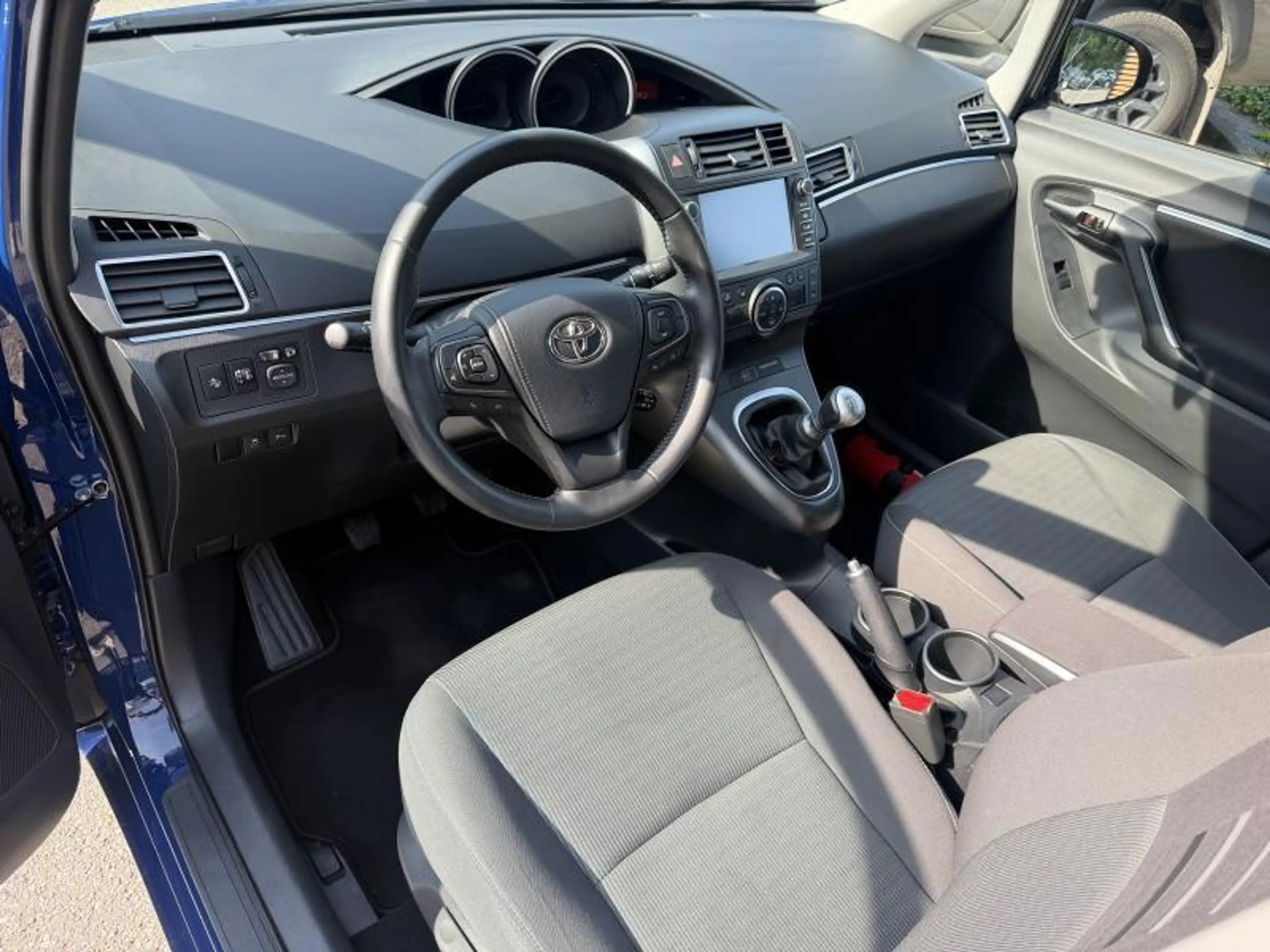 Toyota Verso Comfort — photo 11