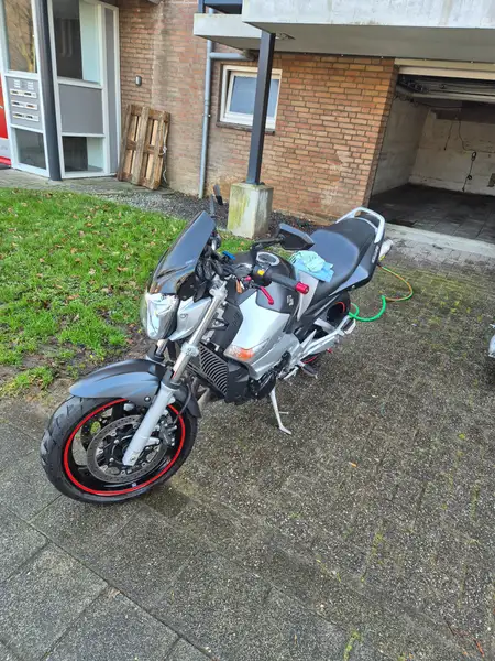 Suzuki GSR 600 - foto 2