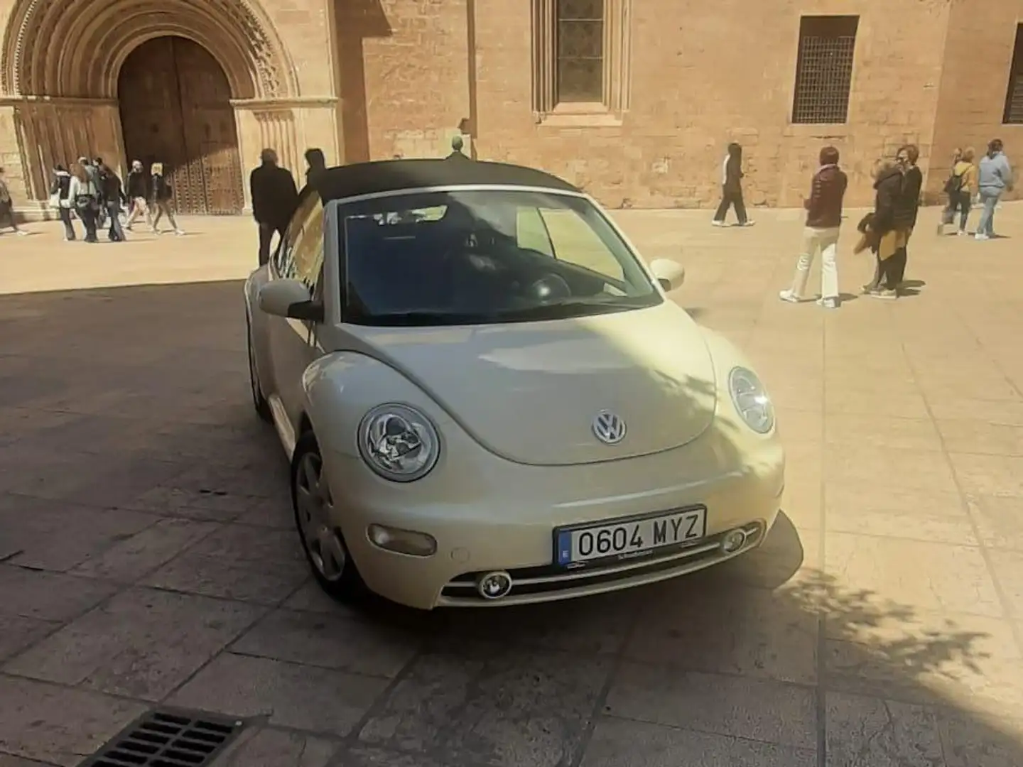 Volkswagen New Beetle Beige - 2
