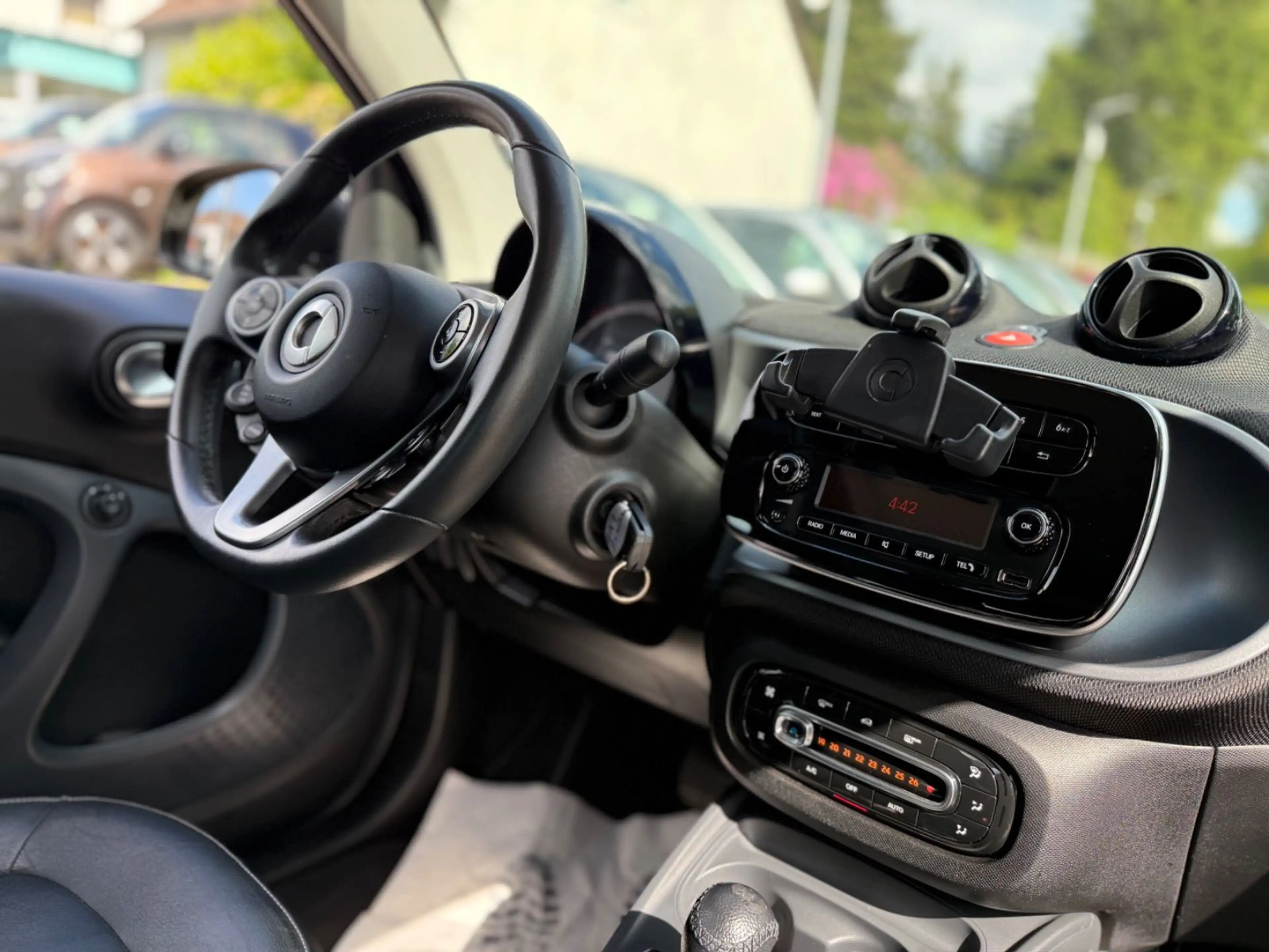 smart forTwo CABRIO*PRIME*SITZHEIZUNG*90PS*LEDER* — photo 28