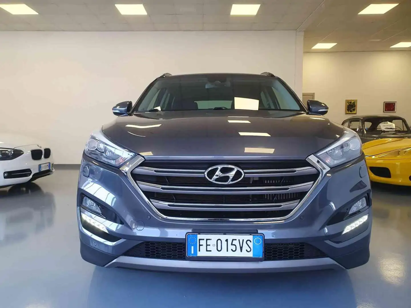 Hyundai TUCSON 2.0 CRDi 4WD XPossible Gris - 2