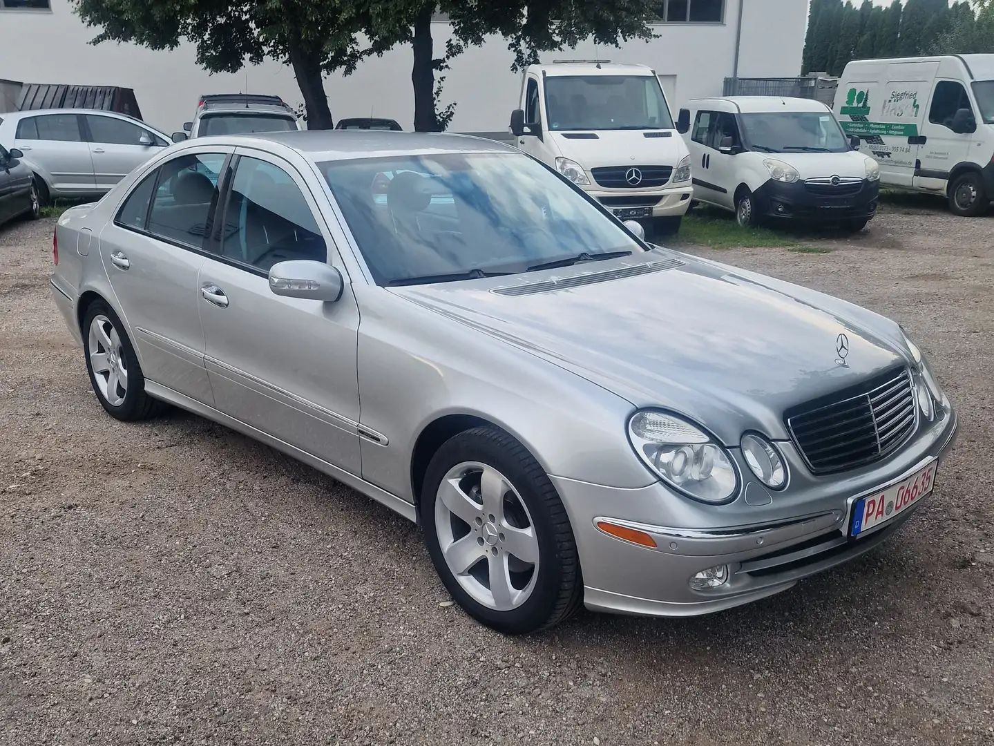 Mercedes-Benz E 320 Avantgarde Grau - 2