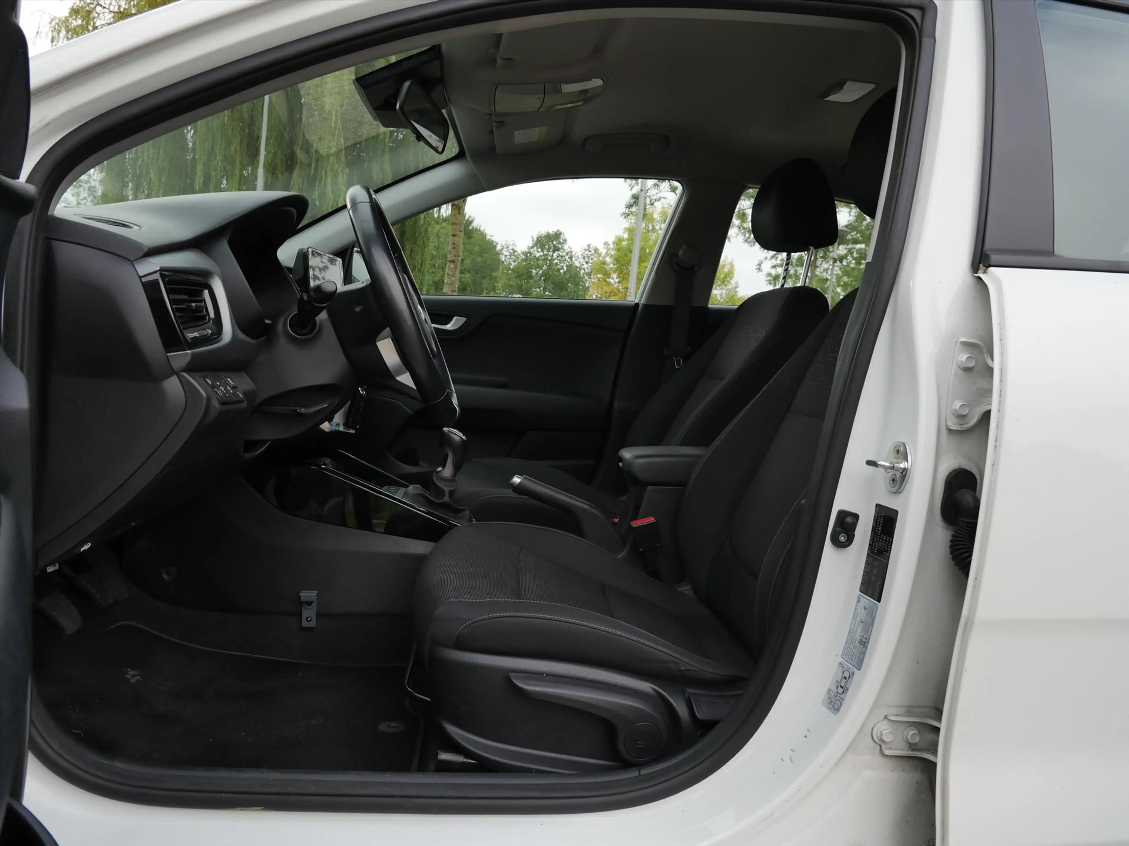 Kia Rio 1.0 T-GDI MHEV EcoDynamics 100pk DynamicLine — photo 6