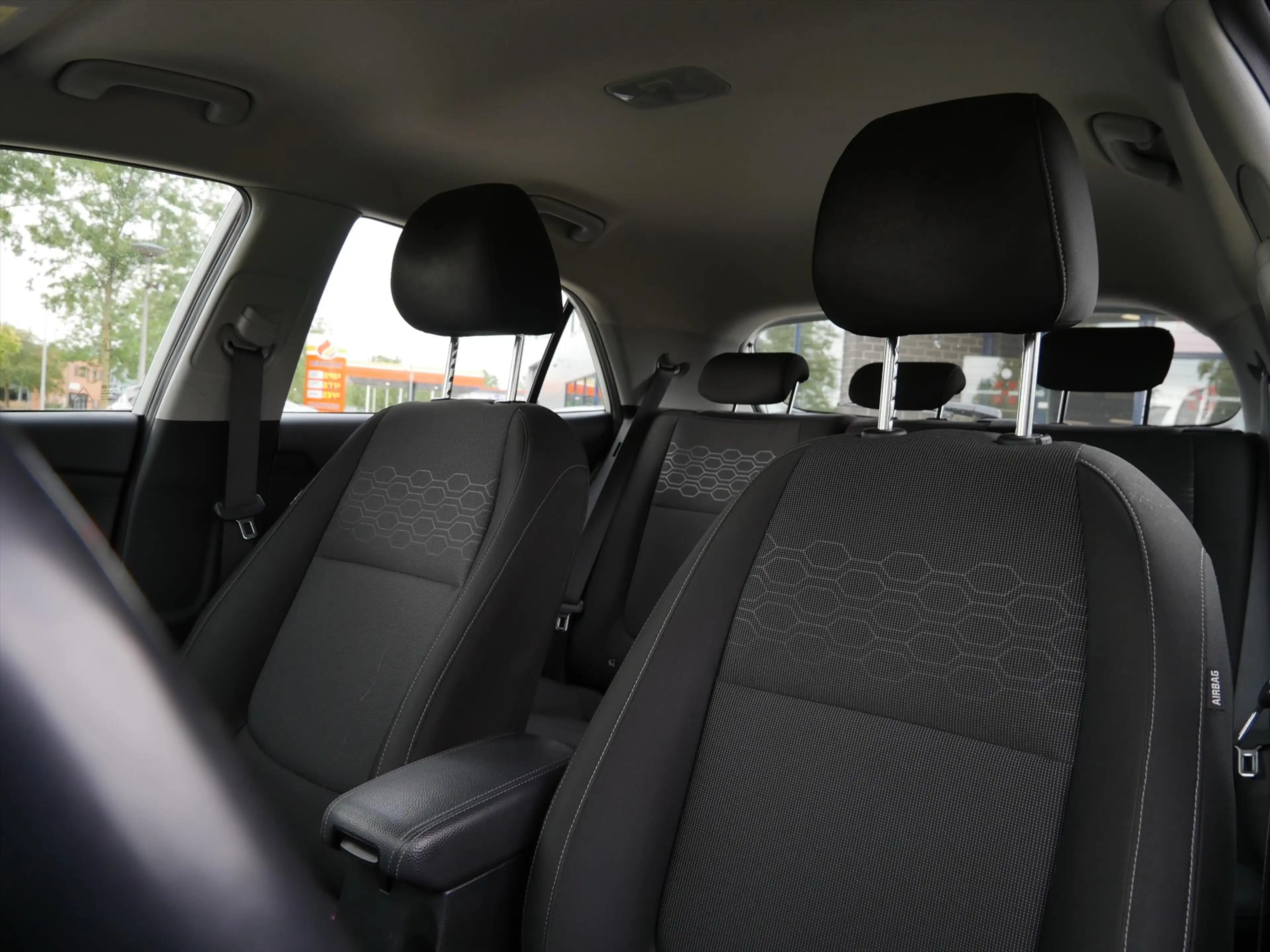 Kia Rio 1.0 T-GDI MHEV EcoDynamics 100pk DynamicLine — photo 9