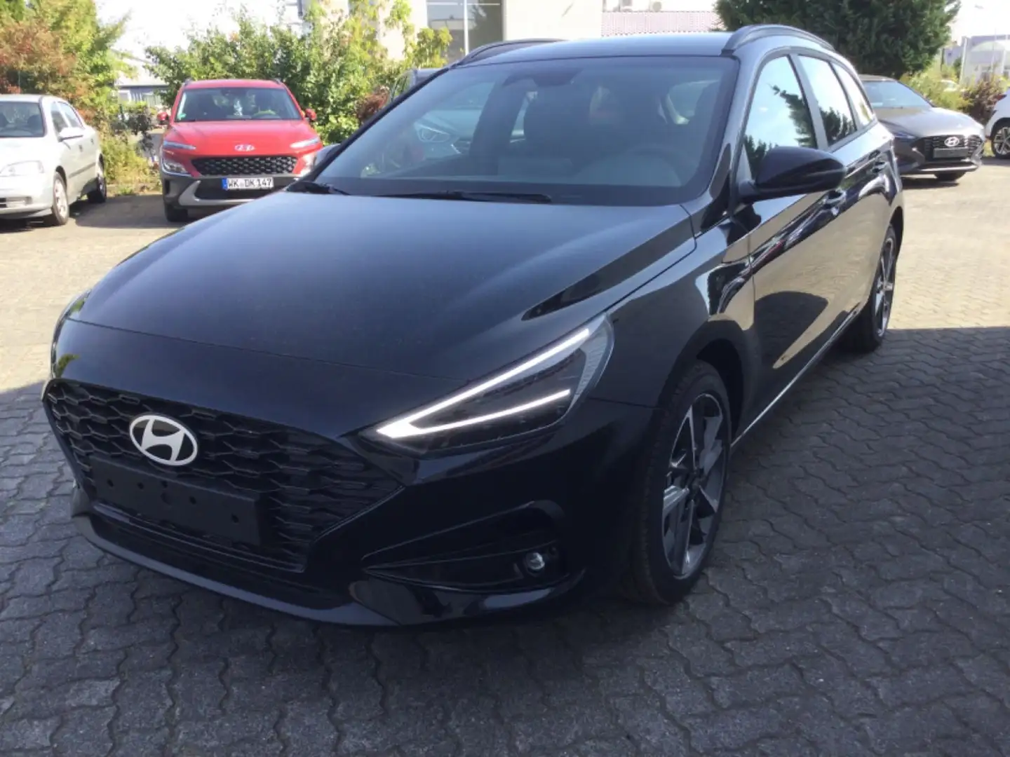 Hyundai i30 cw 1,0 T-GDI Automatik Advantage Schwarz - 1