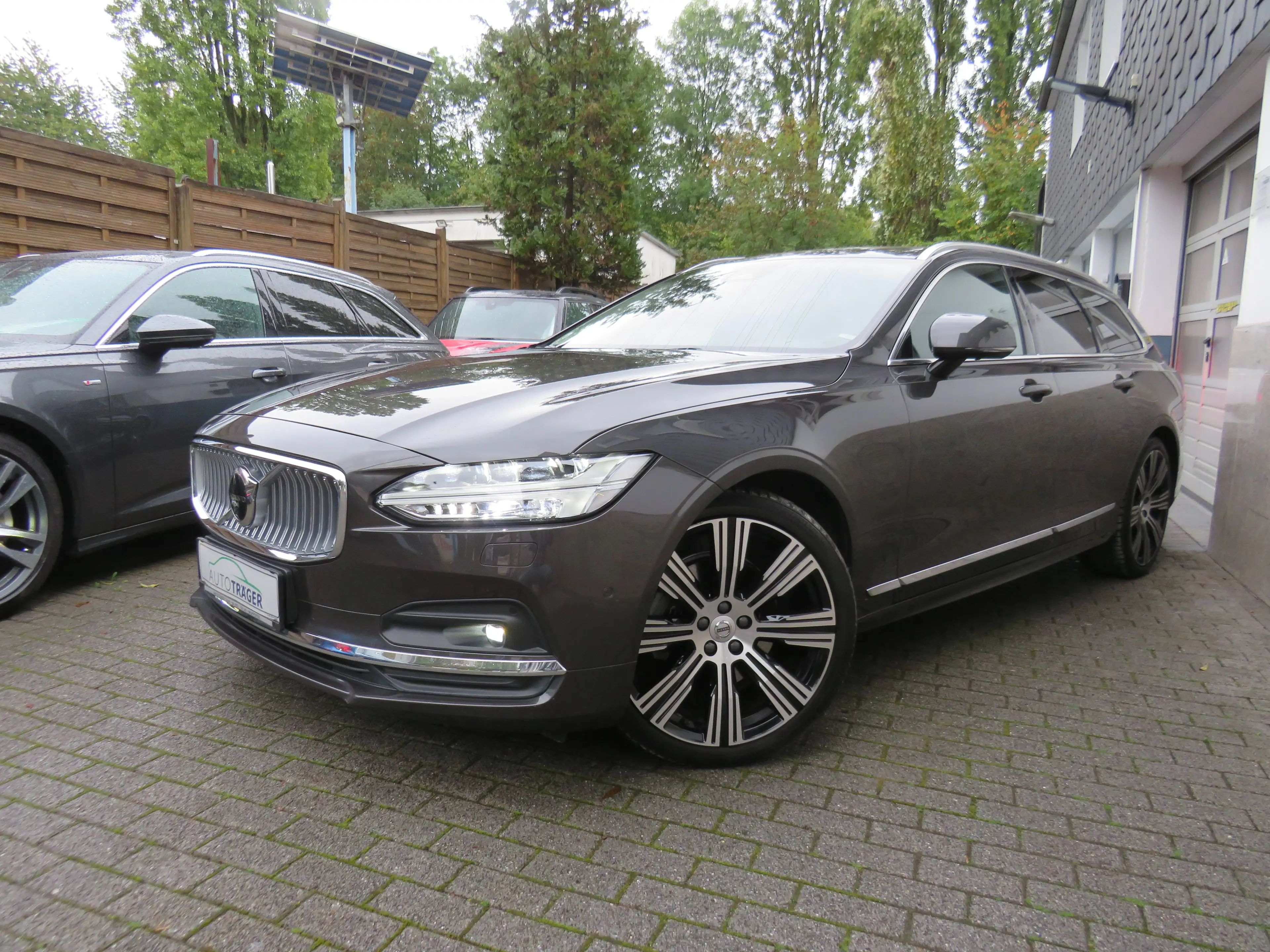 Volvo V90 Plus Bright // 360°-Kam / 20"-LM / Pilot Assist / harman-kardon / 4 x SHZ — photo 2