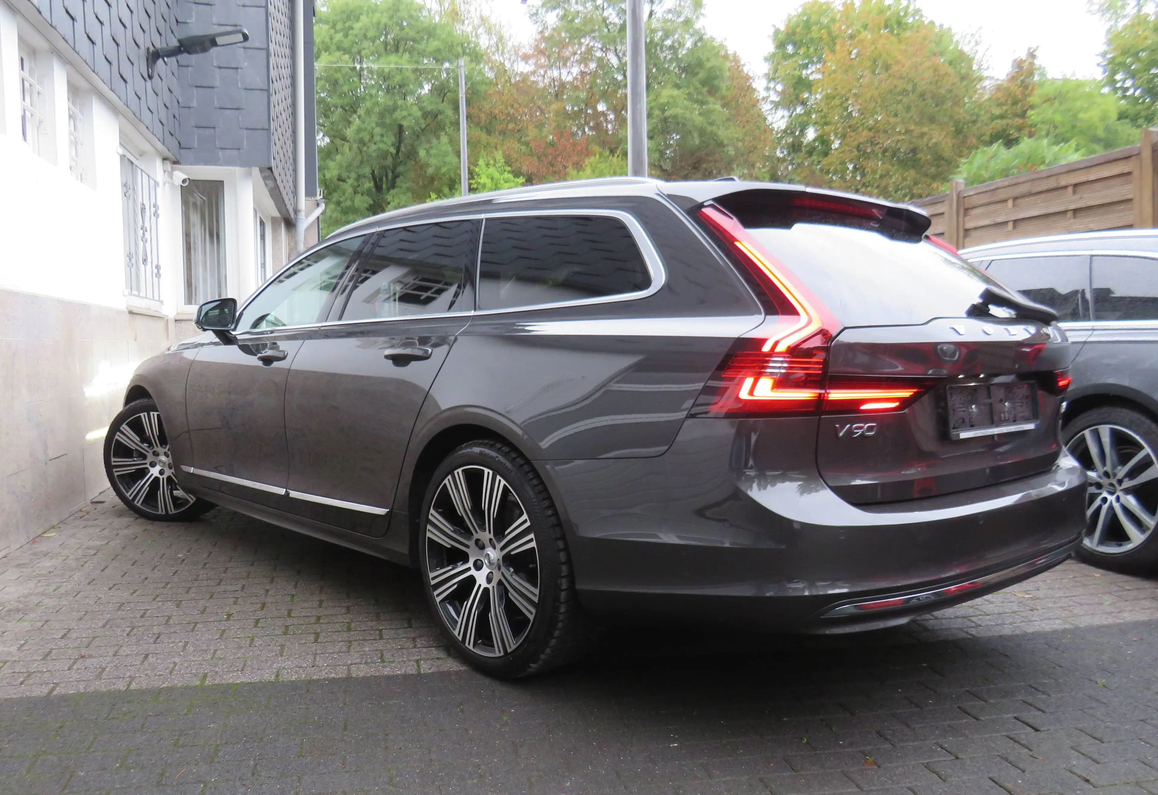 Volvo V90 Plus Bright // 360°-Kam / 20"-LM / Pilot Assist / harman-kardon / 4 x SHZ — photo 4