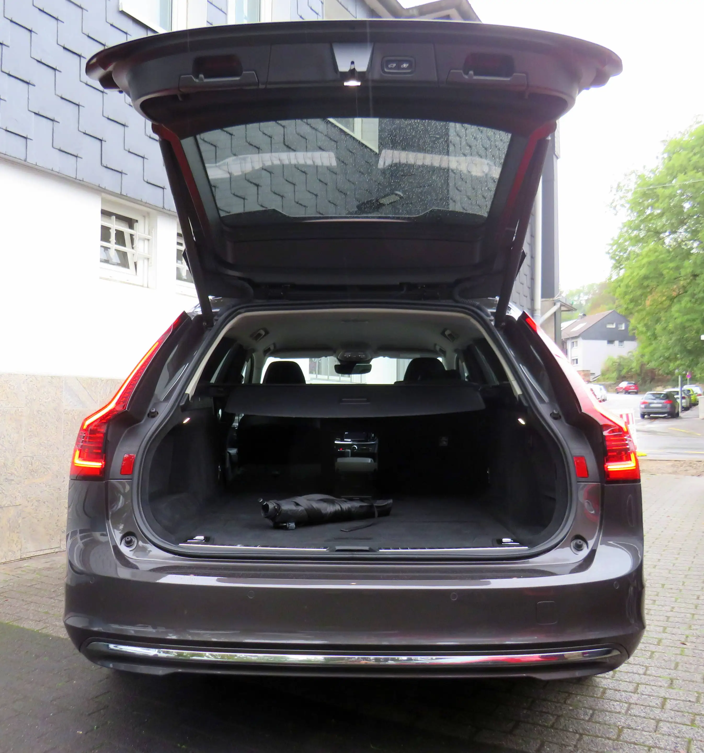 Volvo V90 Plus Bright // 360°-Kam / 20"-LM / Pilot Assist / harman-kardon / 4 x SHZ — photo 11